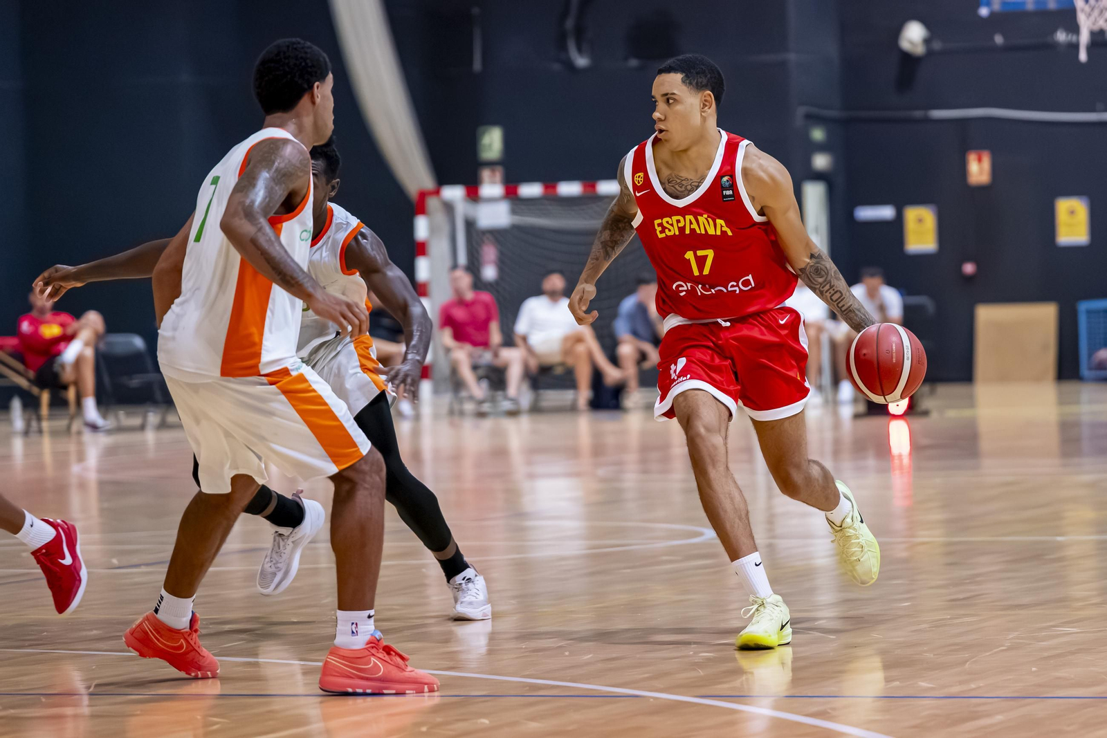 España B, con Álvaro Folgueiras, derrota a Costa de Marfil antes de venir a Málaga