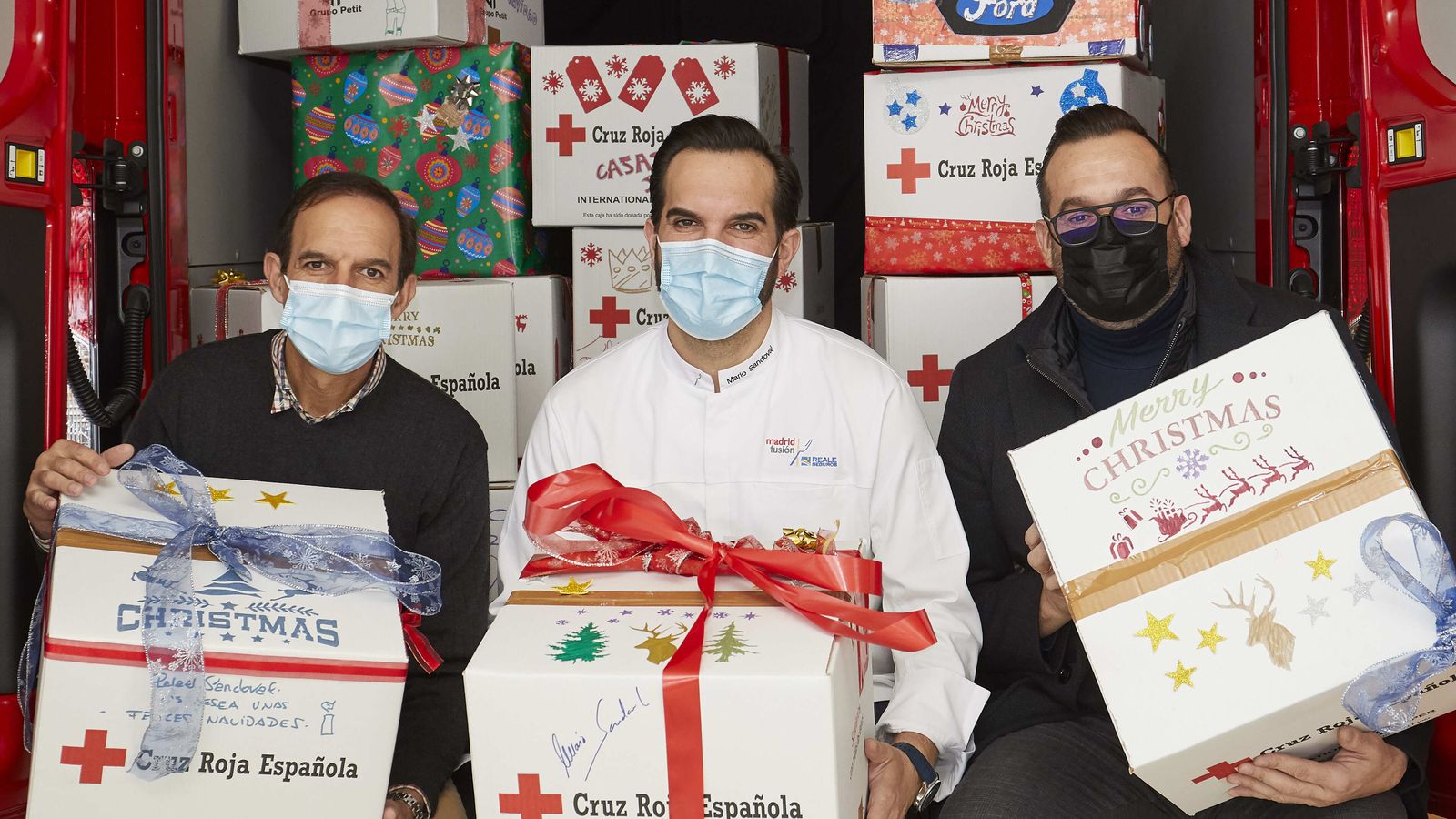 Los hermanos Sandoval se sumaron a este acto solidario que llevará juguetes a los niños que más los necesitan.