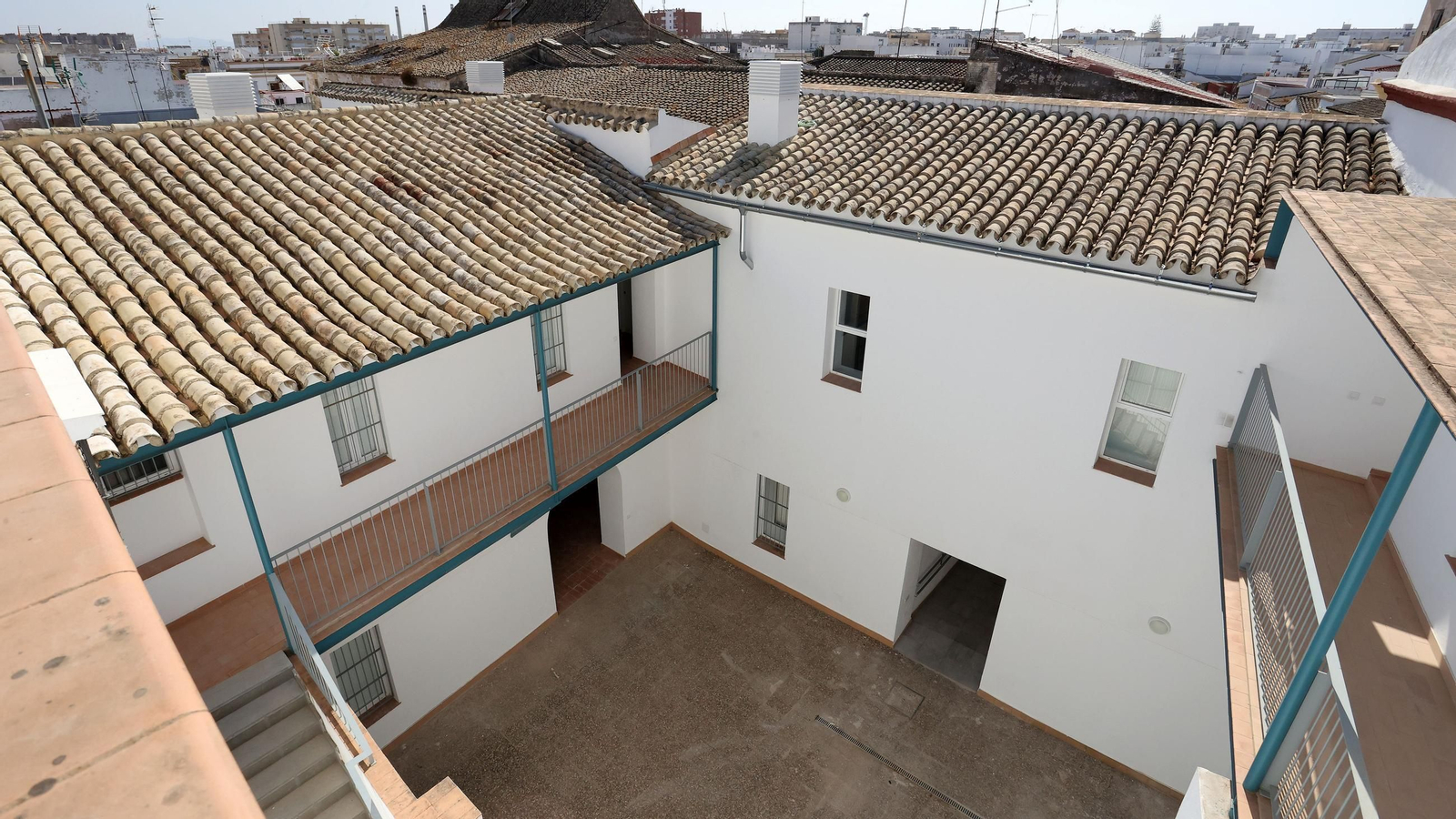 Visita a la rehabilitación de viviendas en calle Ramón de Cala en Jerez