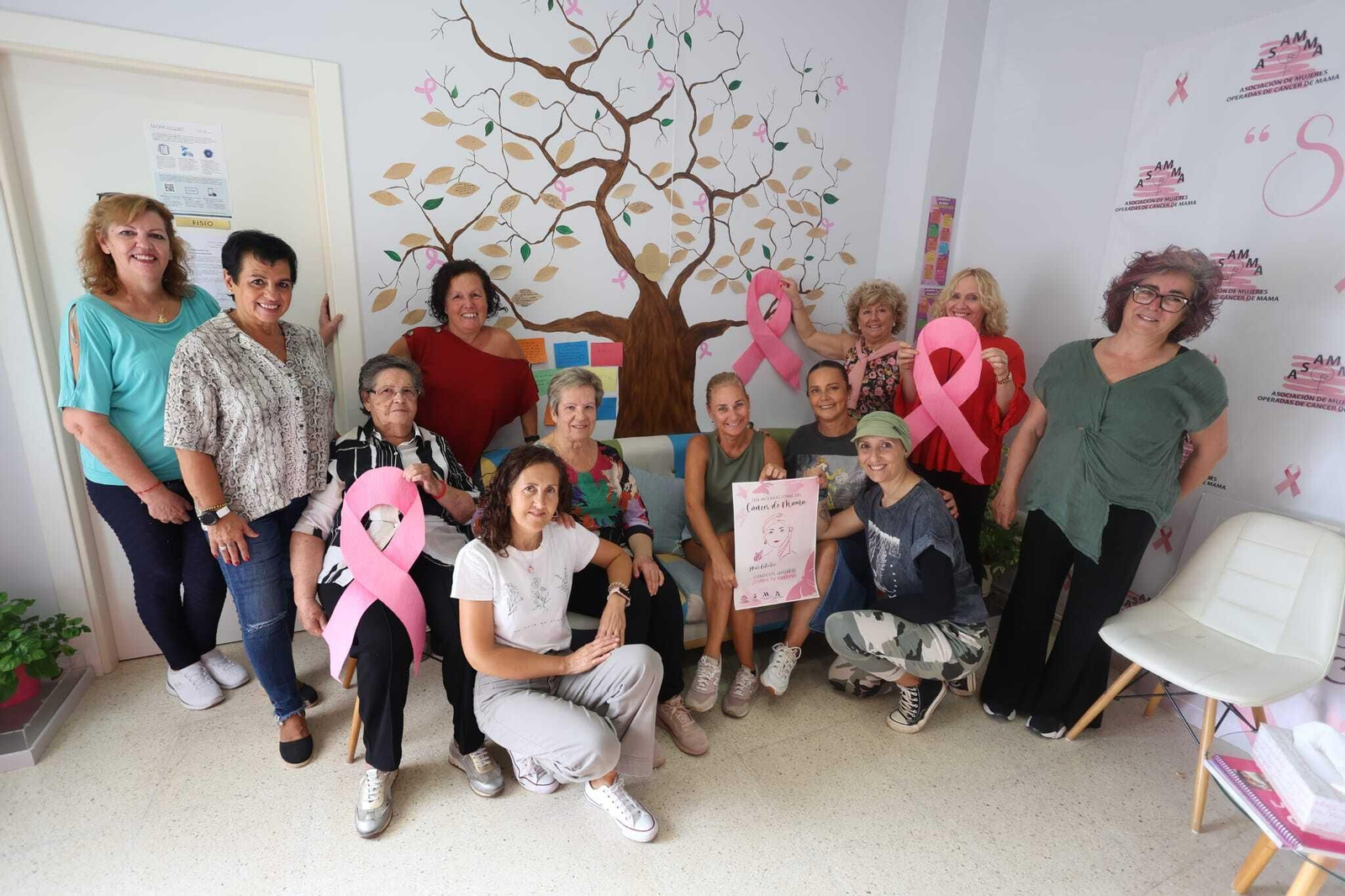 Mujeres operadas de cáncer de mama, este miércoles, en la sede de Asamma. Mujeres operadas de cáncer de mama, este miércoles, en la sede de Asamma.