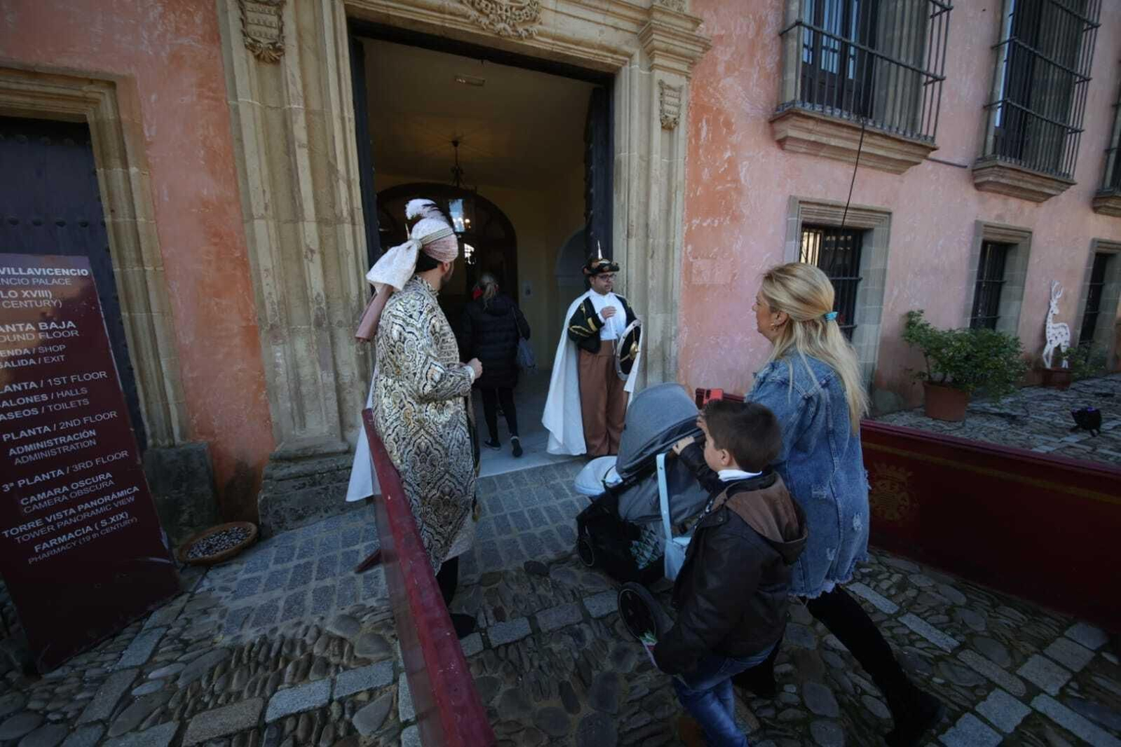 La Cartera Real recoge las cartas de los niños en el Alcázar