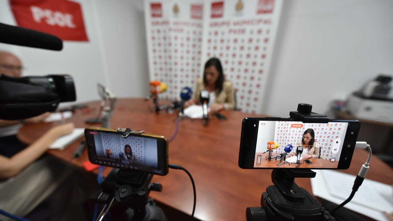 Rueda de prensa de Rocío Arrabal, en el Edificio La Escuela, este lunes.