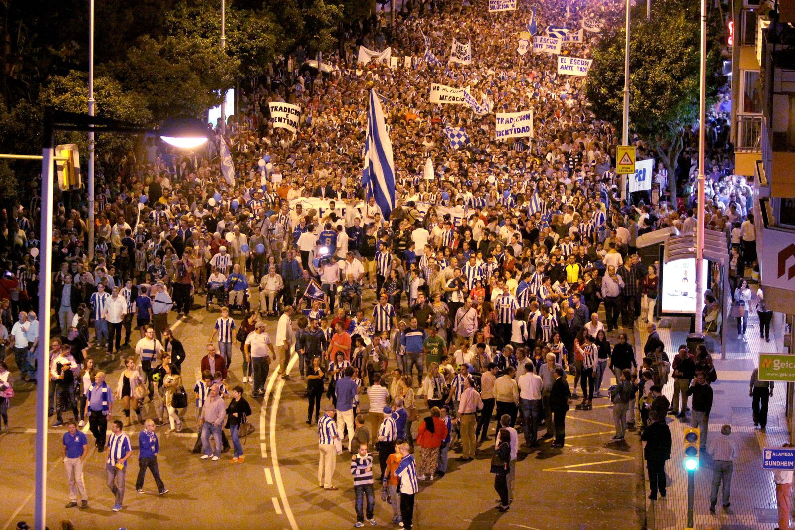 Las imágenes de cuando Huelva se echó a la calle por su Recre