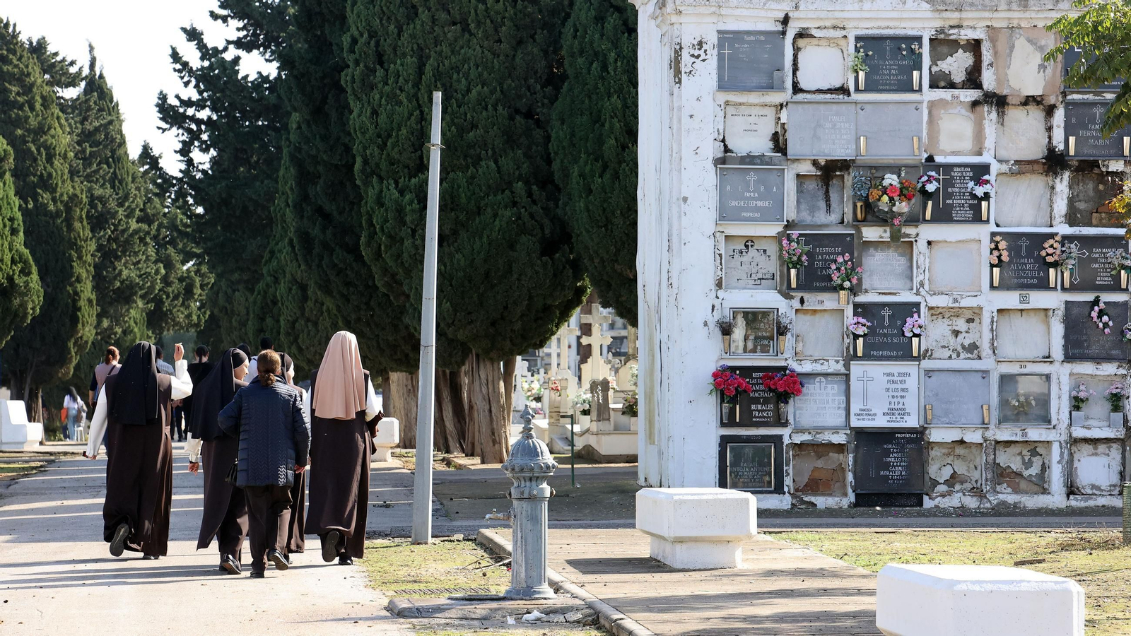 Imágenes del cementerio de Jerez en el Día de los Fieles Difuntos