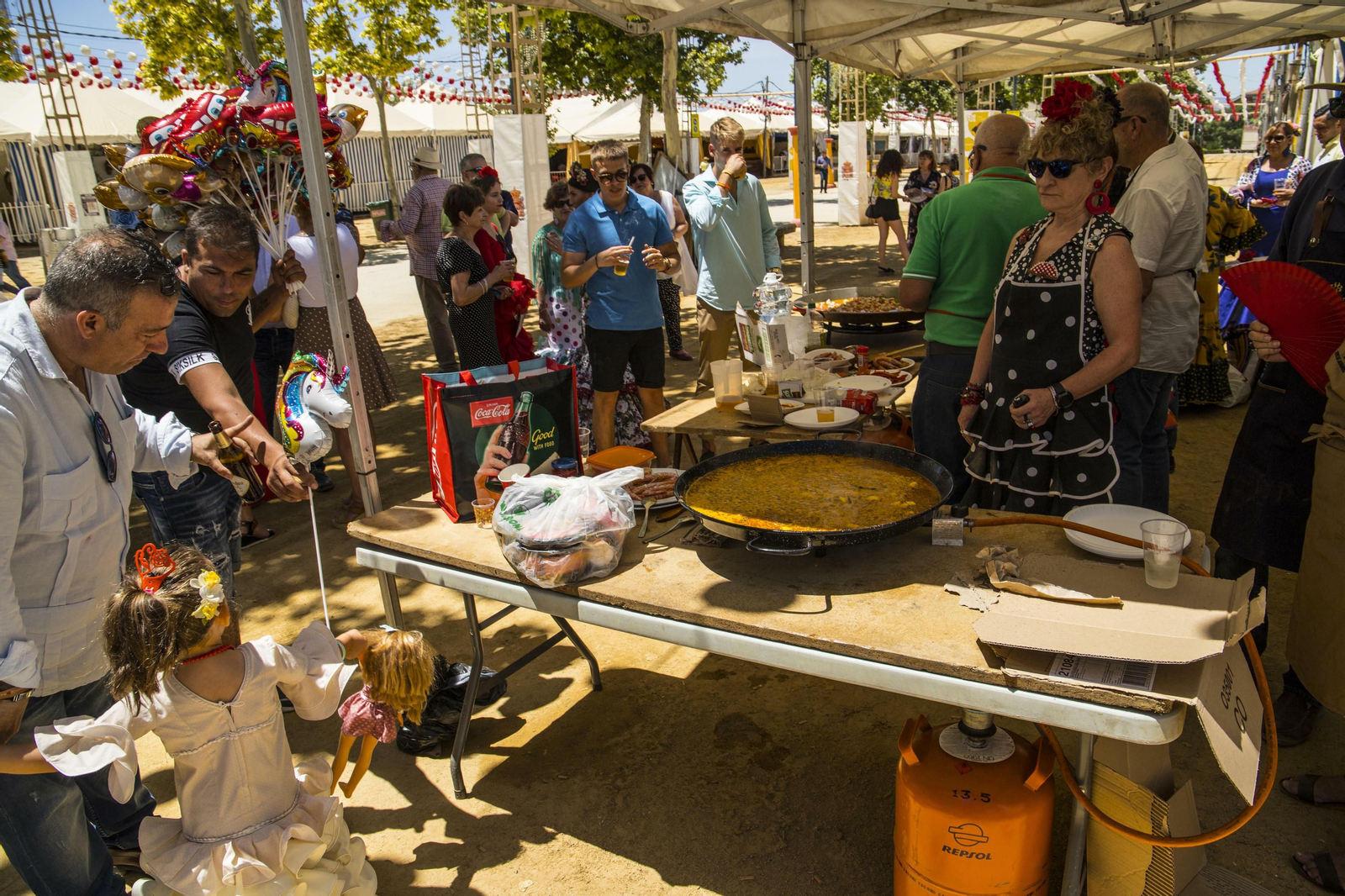 Sartenadas y paelladas gigantes en pleno ferial de Almanjáyar.