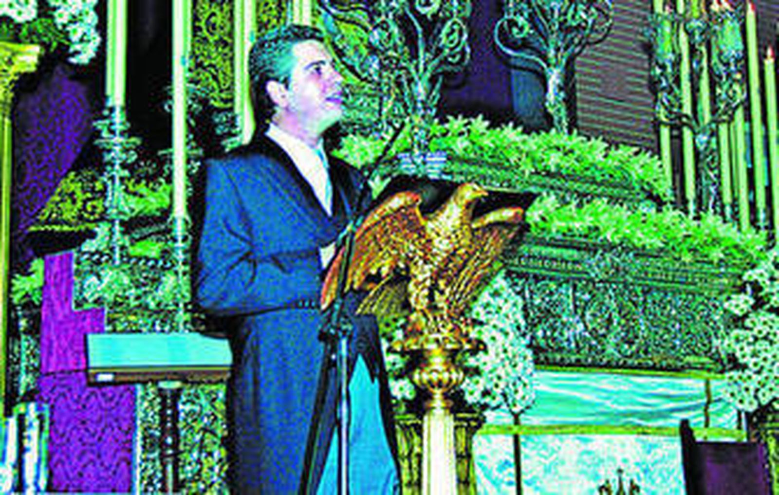Antonio Moure, en 2004, durante el pregón a María Santísima de la Concepción en su coronación canónica.