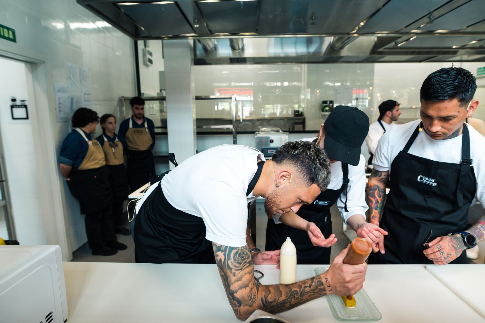 Las fotos de jugadores del Betis y del Sevilla en la Cruzcampo
