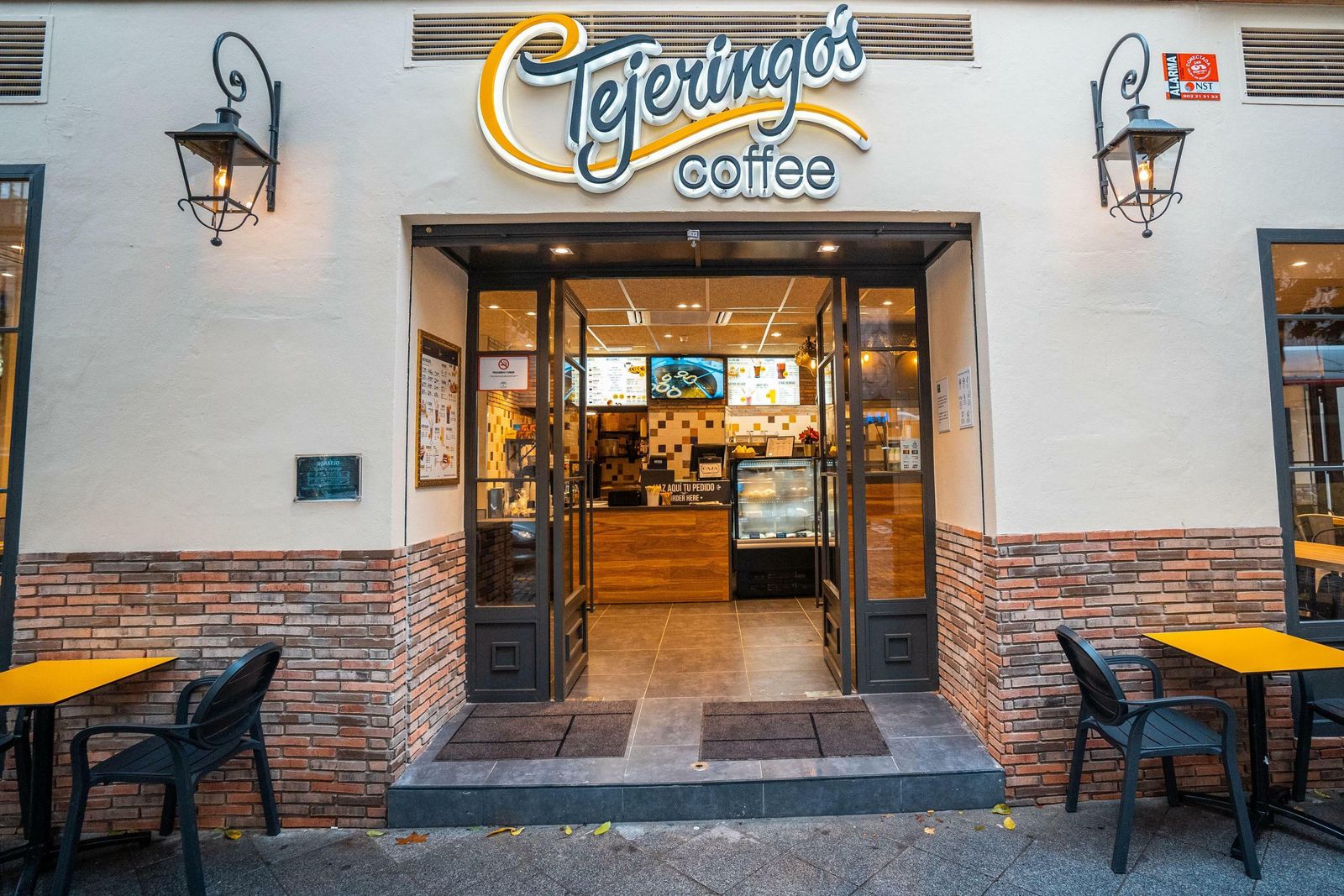 Exterior de Tejeringo’s coffee.