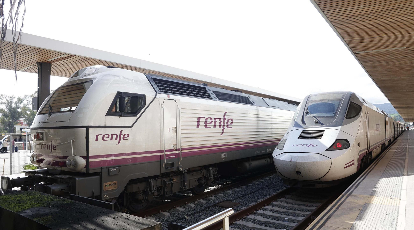 Las fotos de la llegada del primer tren Alvia a la estación de Algeciras