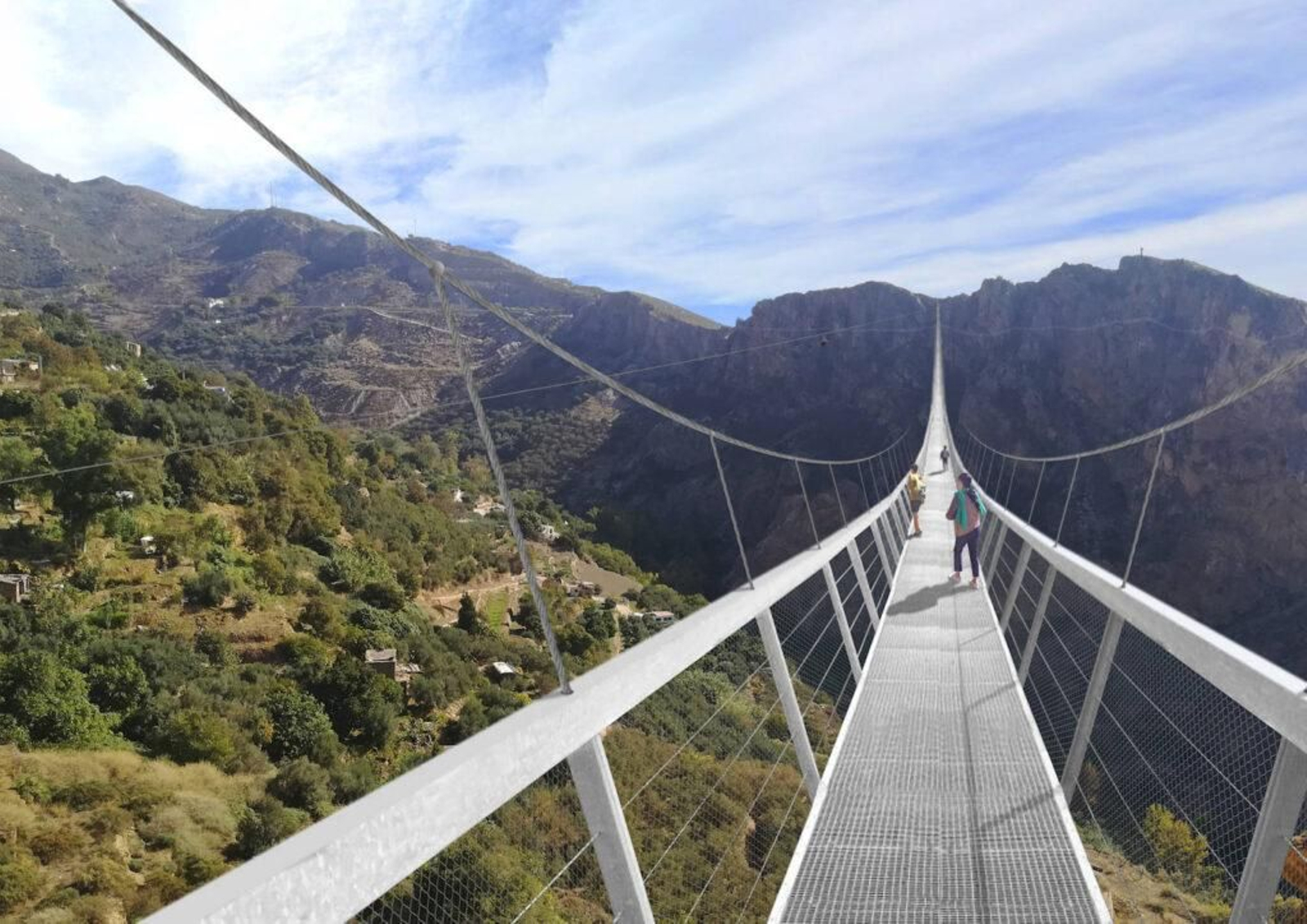 Además, incluirá un sendero peatonal de 1 kilómetro, un sendero equipado de más de 500 metros y una vía ferrata de más de 600 metros