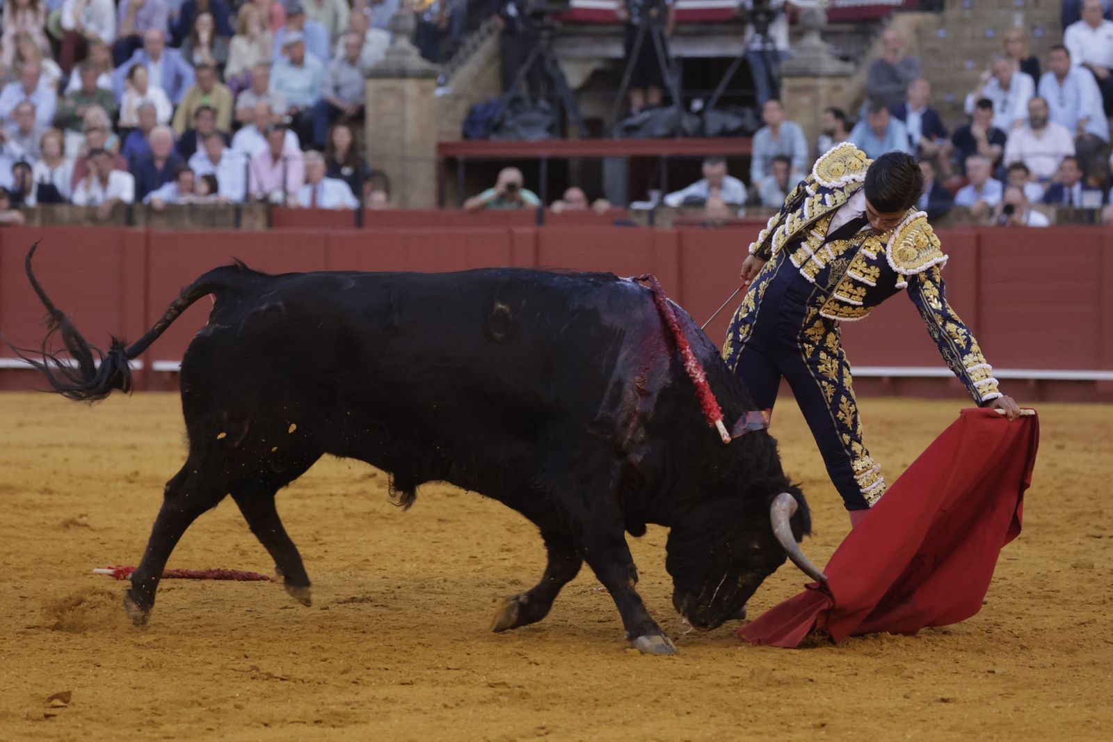 Las Imágenes de la cuarta corrida de abono en la Maestranza de Sevilla