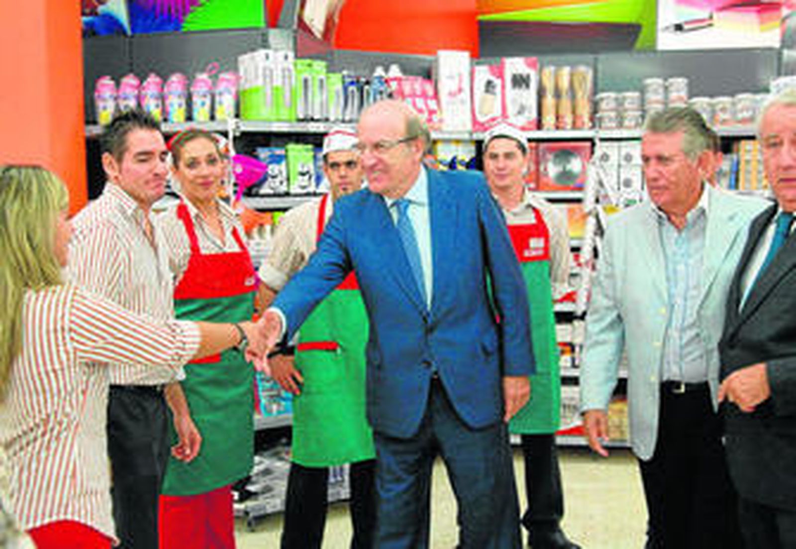 El alcalde asistió junto a Díaz Mingorance a la reapertura del establecimiento.