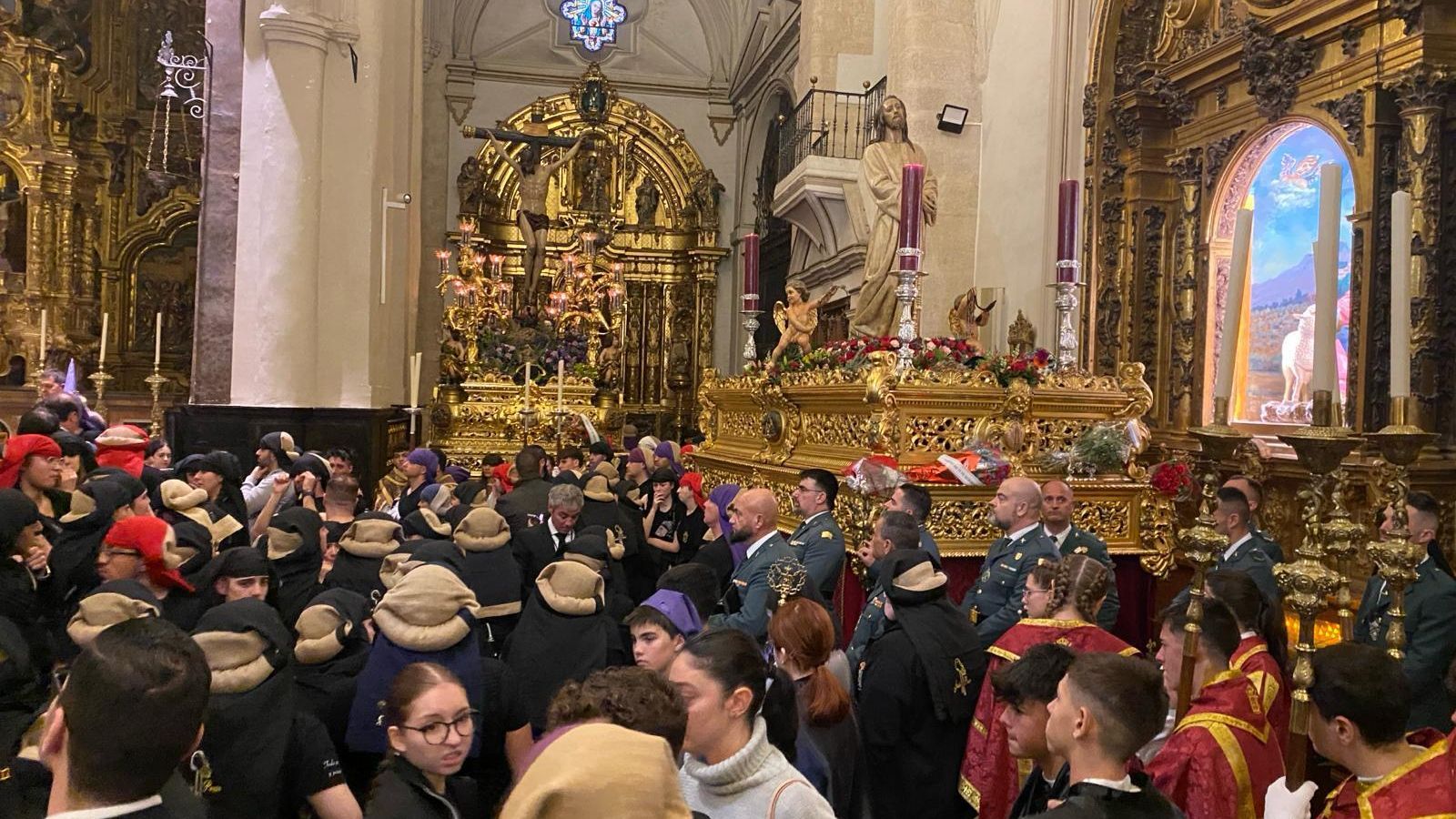 Interior de la parroquia de San Ildefonso