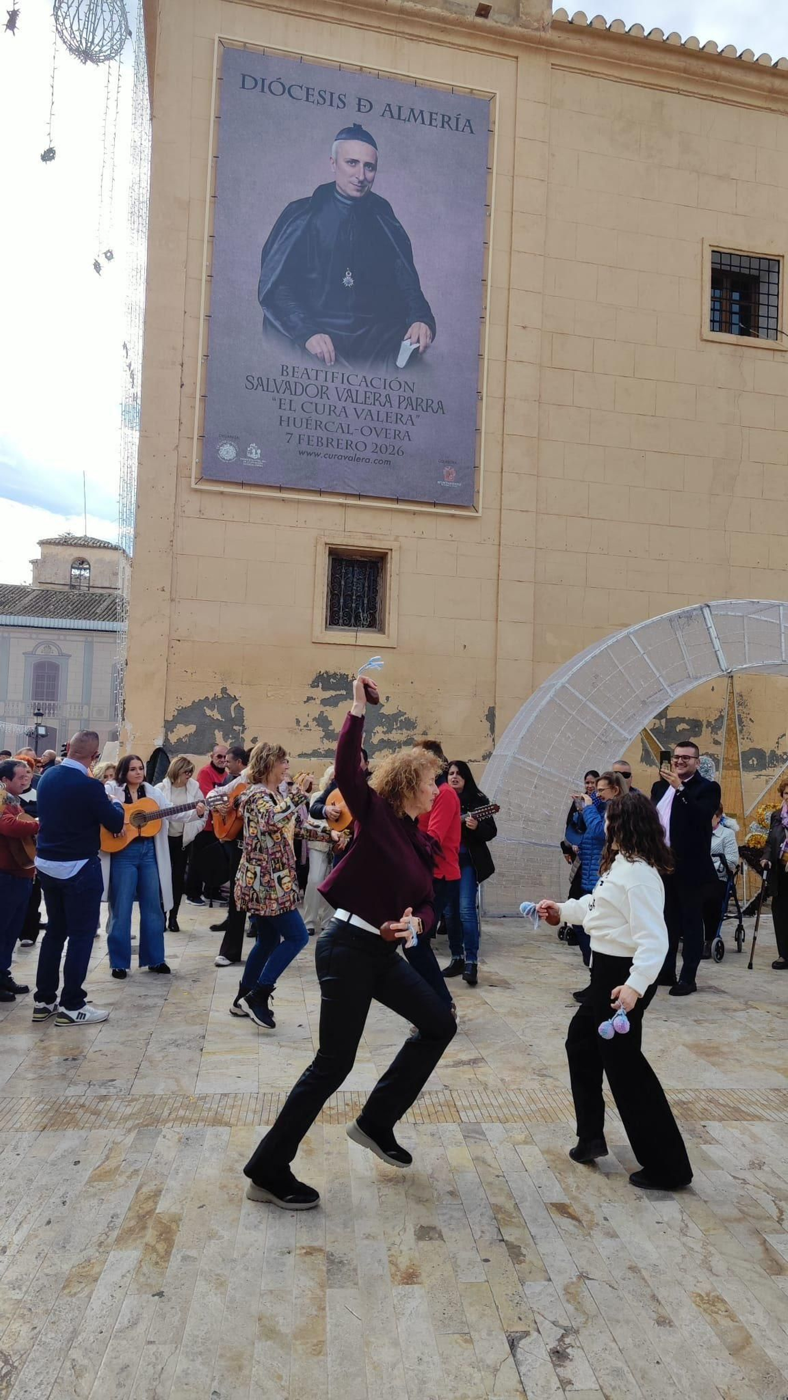 Las cuadrillas llenaron las calles de Huércal-Overa de baile, fiesta y diversión