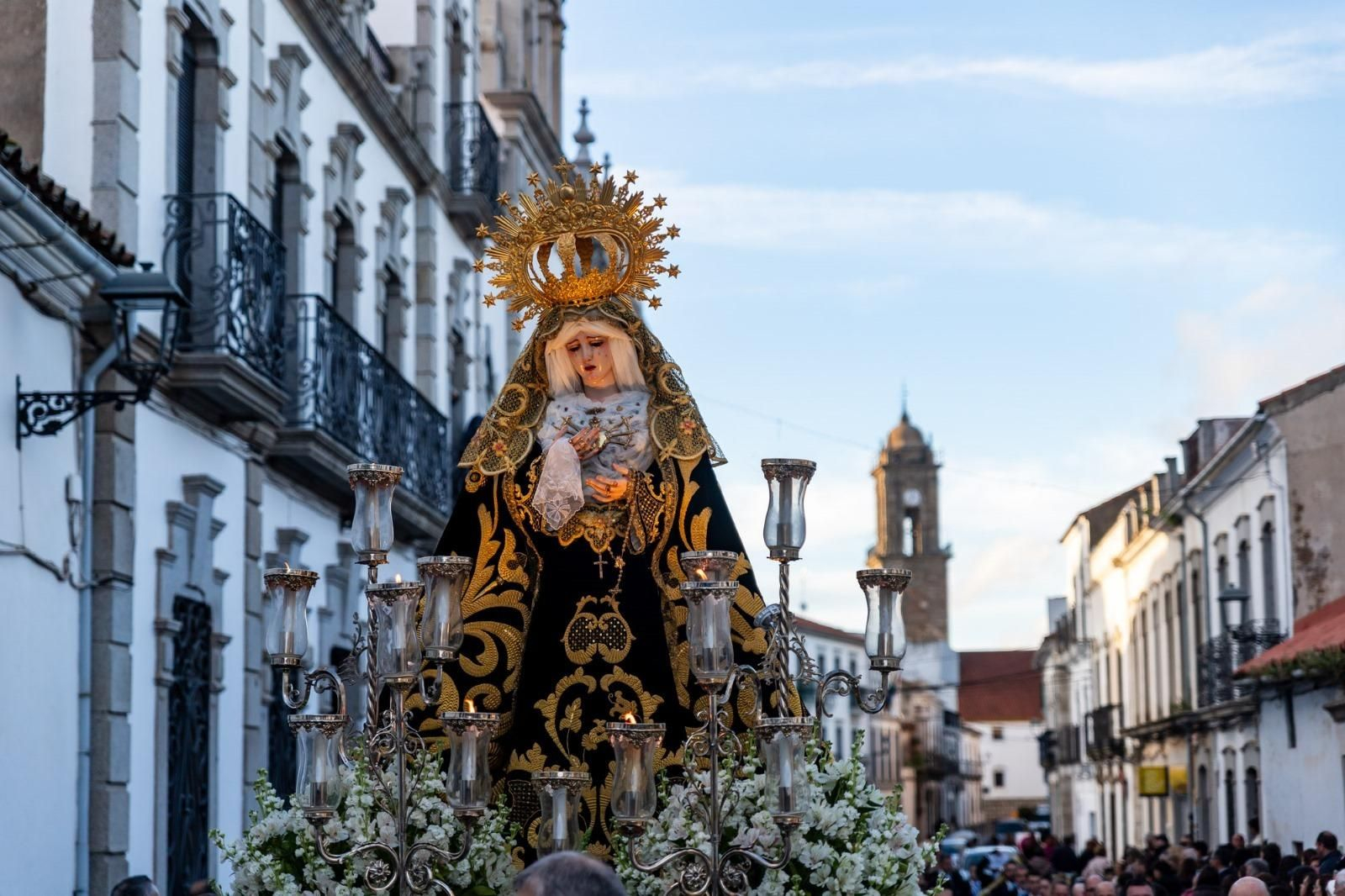 Viernes Santo en Villanueva de Córdoba: la procesión del Santo Entierro, en imágenes