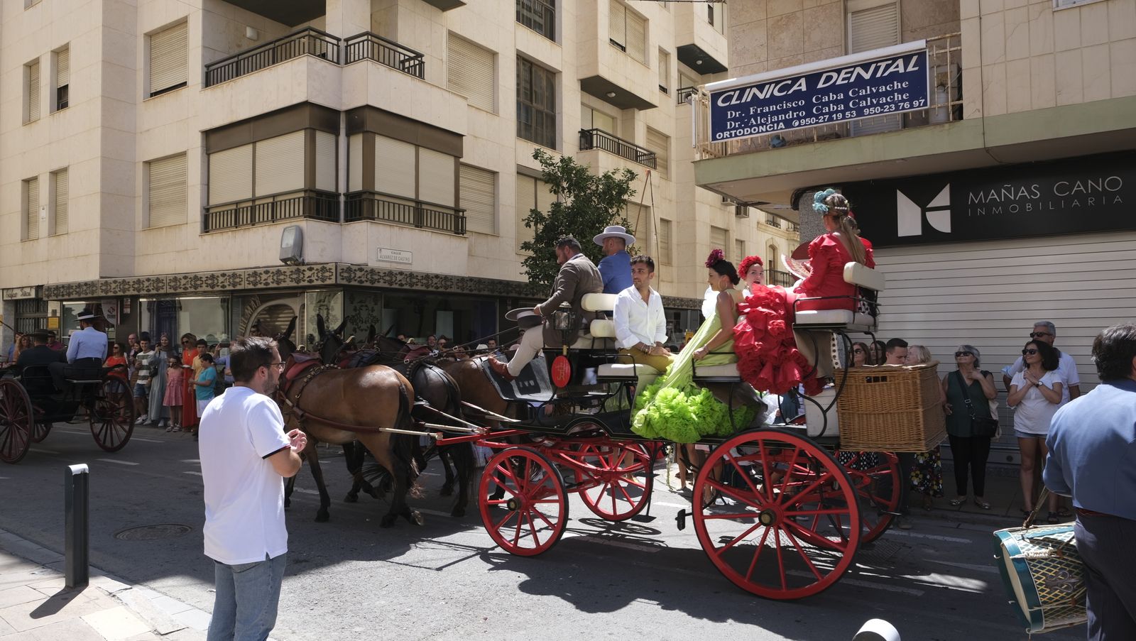 Imágenes de la ofrenda floral a la Virgen del Mar. Feria de Almería 2022