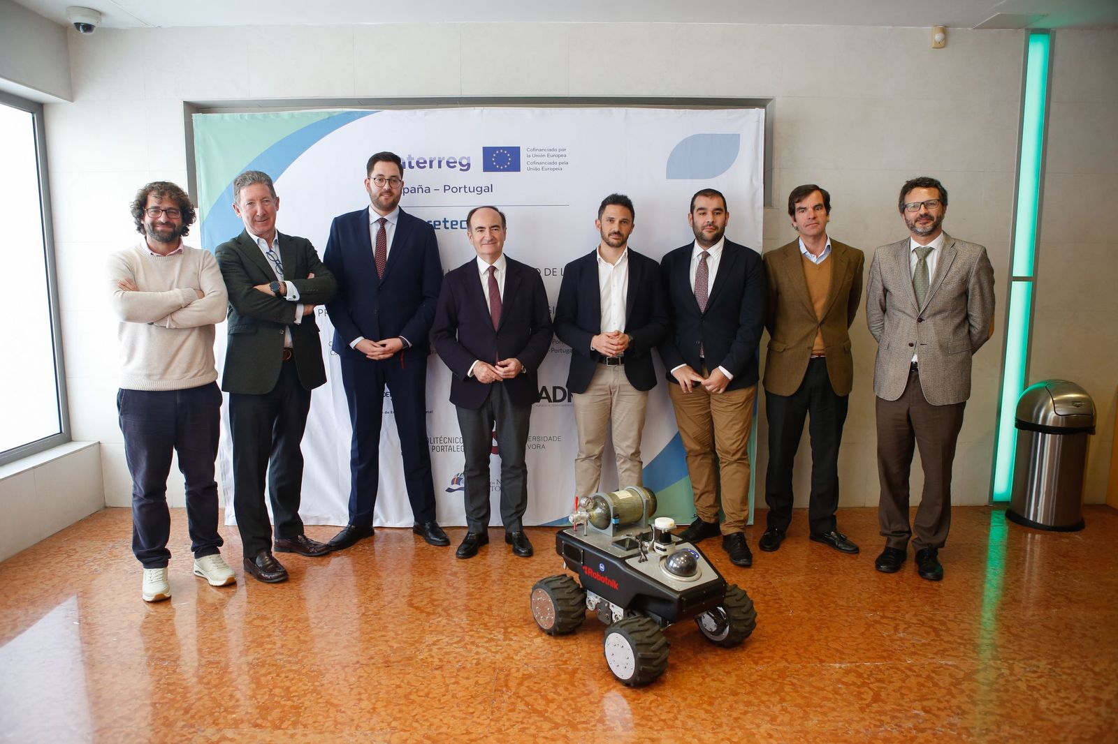 Demostración de un robot impulsado por hidrógeno, en el evento Futuretech H2, en Algeciras