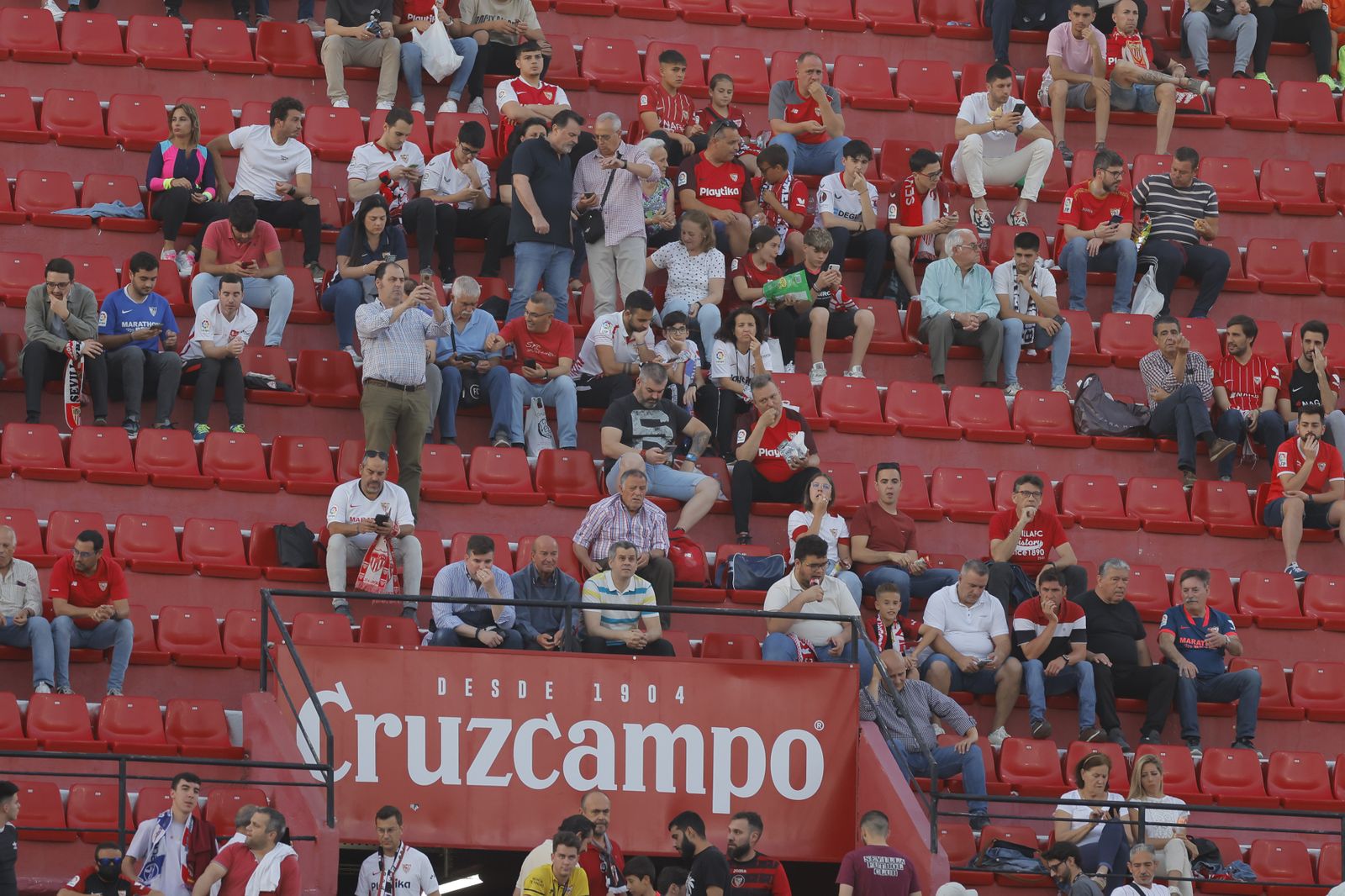 Búscate en las fotos del Sevilla -Villarreal