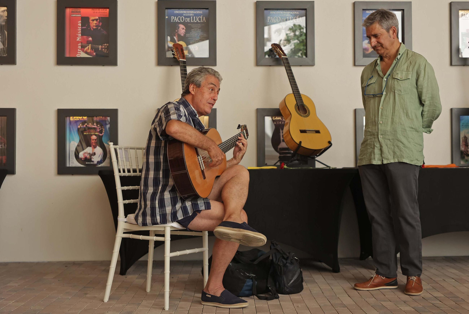 Fotos del encuentro de maestros Luthiers en el centro de interpretación Paco de Lucía de Algeciras