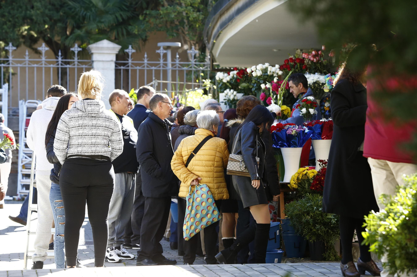 Las imágenes de Día de todos los santos en el cementerio