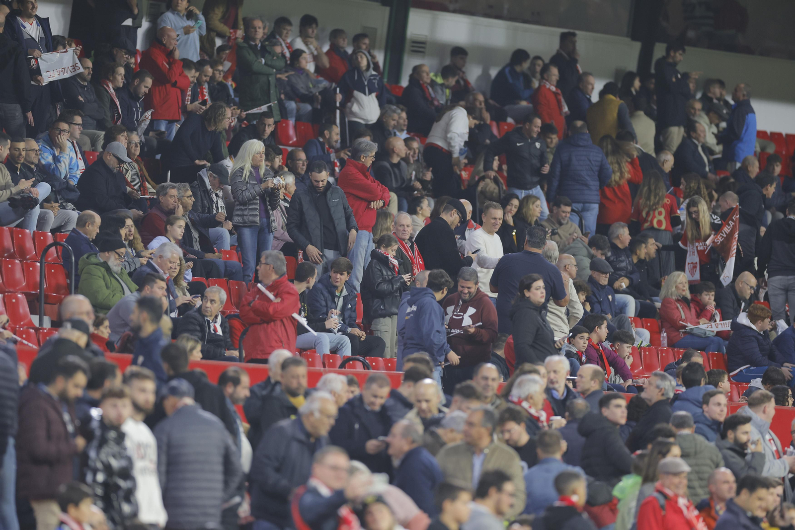 Búscate en las fotos del Sevilla Fc- PSV