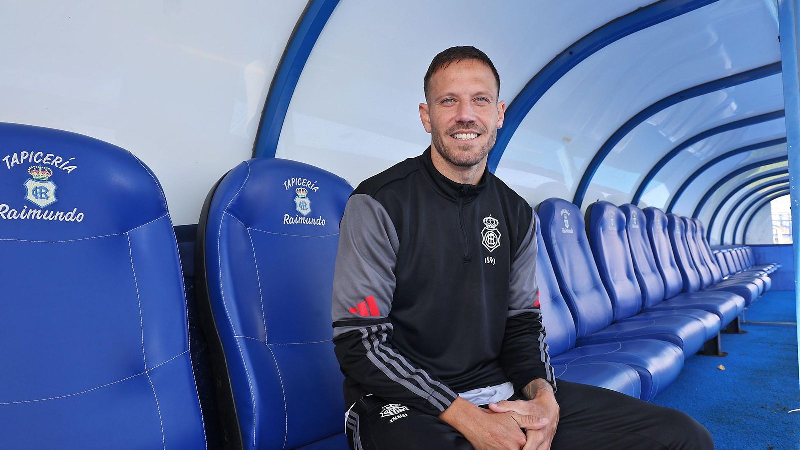 Javi Castellano posa para Huelva Información.