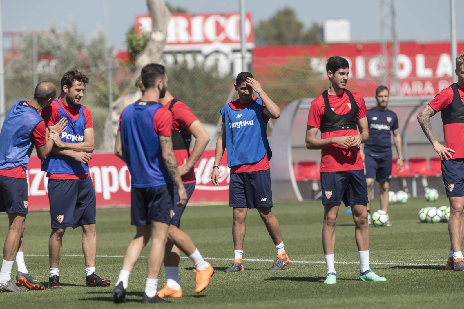 Carlos Fernández, entrenándose con el Sevilla.
