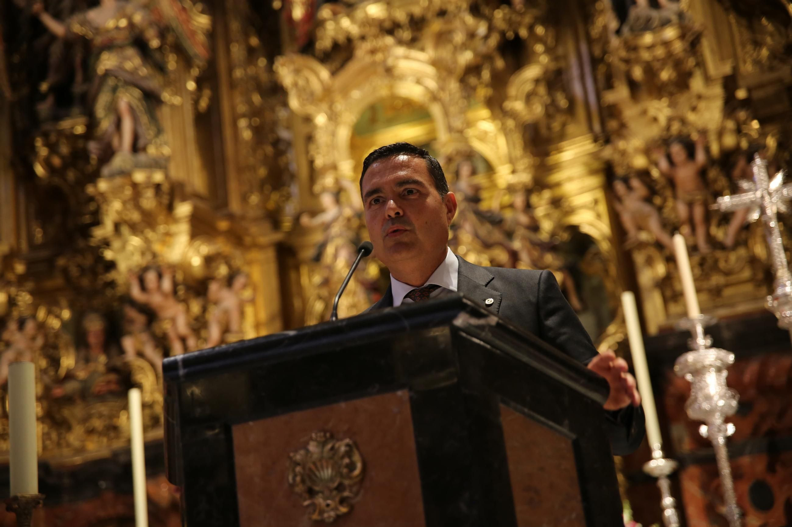 Vaz cerró su pregón con un canto de amor a la Macarena y la Virgen del Rosario