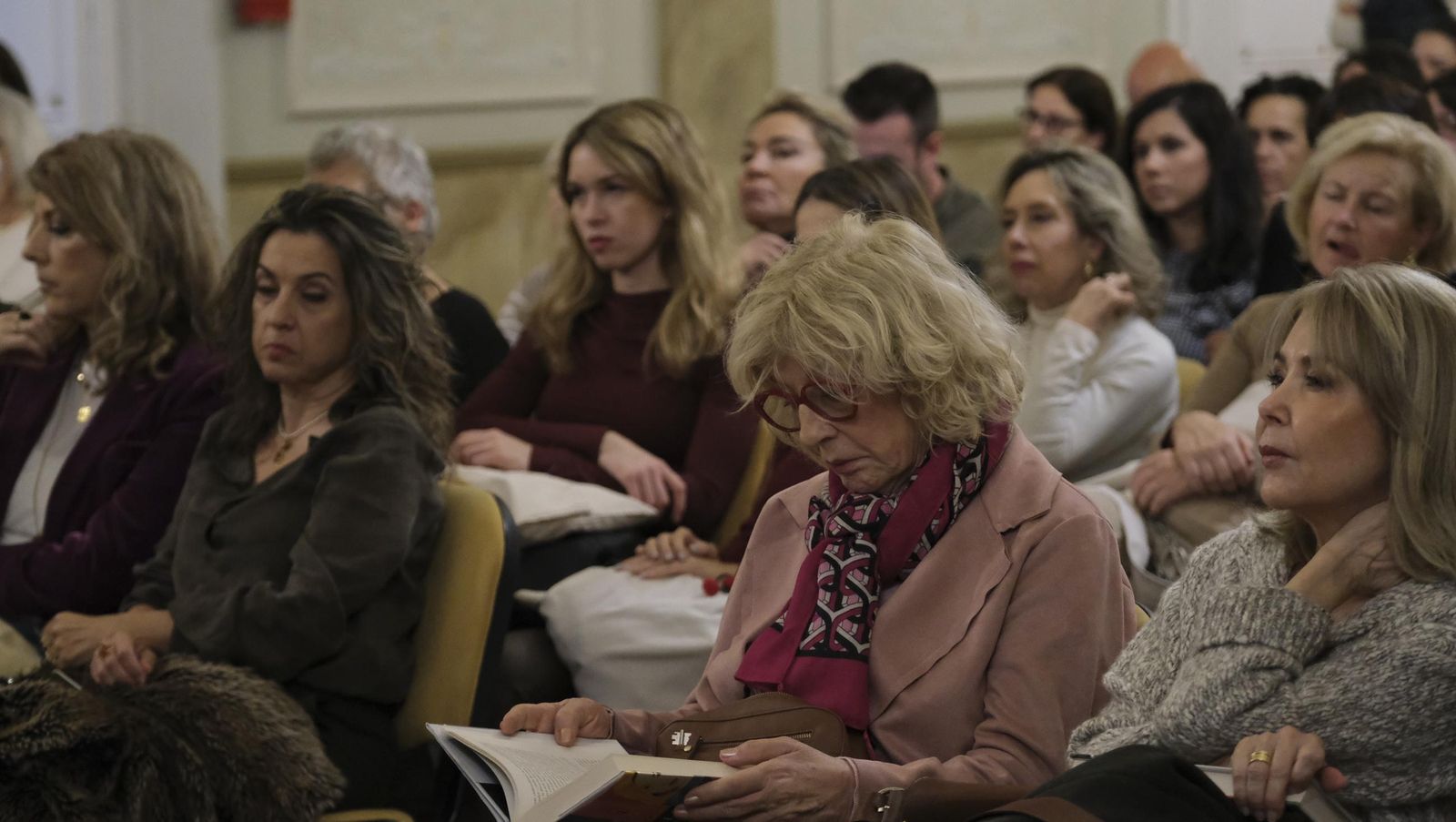 Imágenes del Diario de los Libros con la finalista del Premio Planeta 2024, Beatriz Serrano