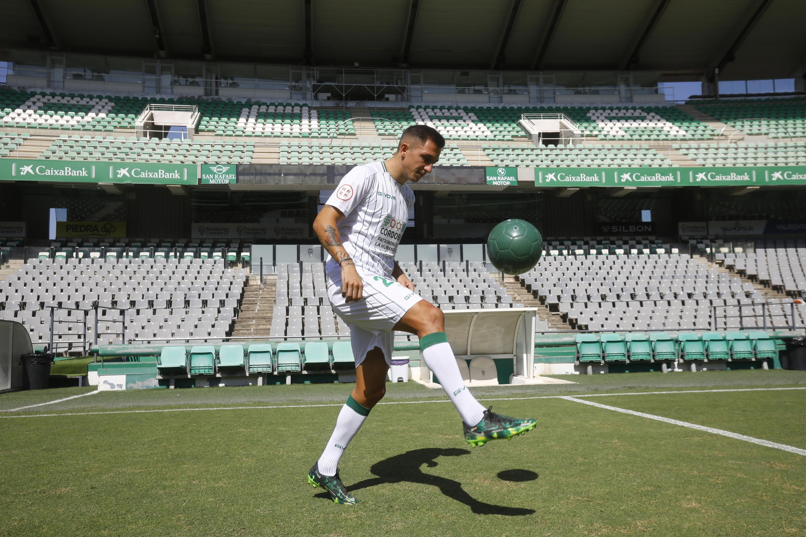 Las imágenes de la presentación de Christian Carracedo con el Córdoba CF