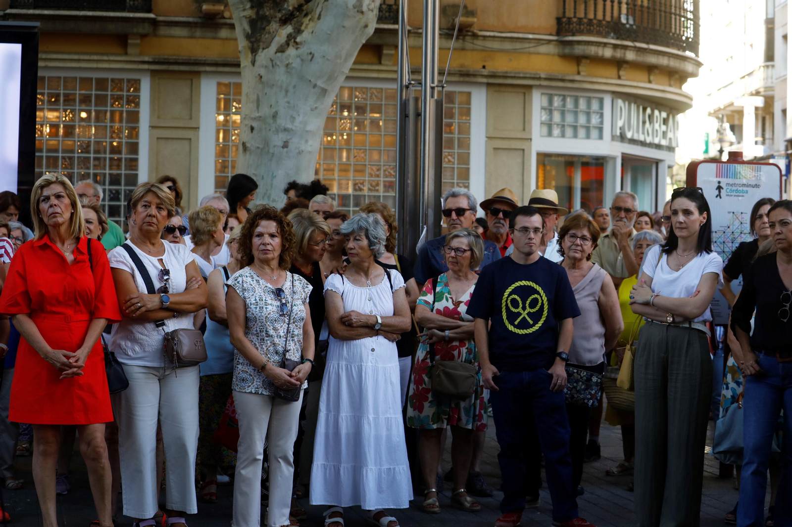 La concentración de Córdoba tras los últimos asesinatos machistas, en imágenes