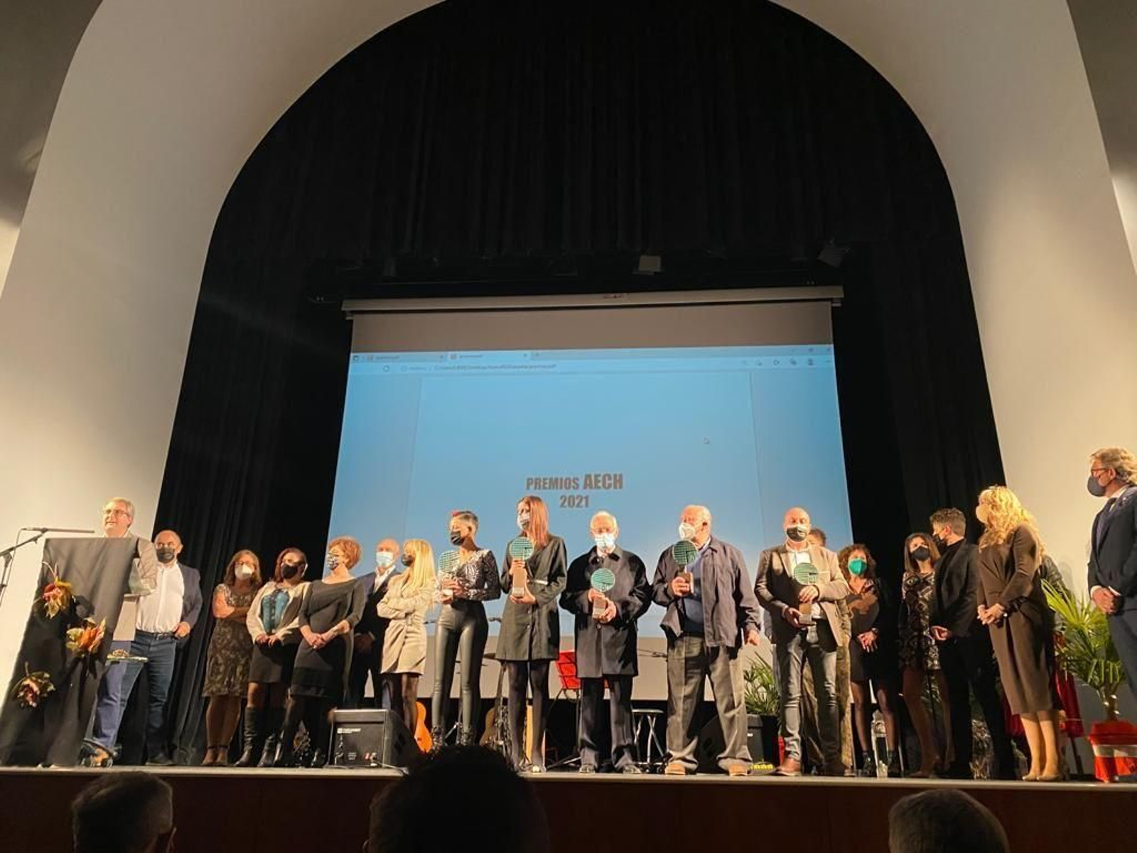 Foto de familia de todos los premiados en la Gala de los Empresarios de la Comarca de Huéscar