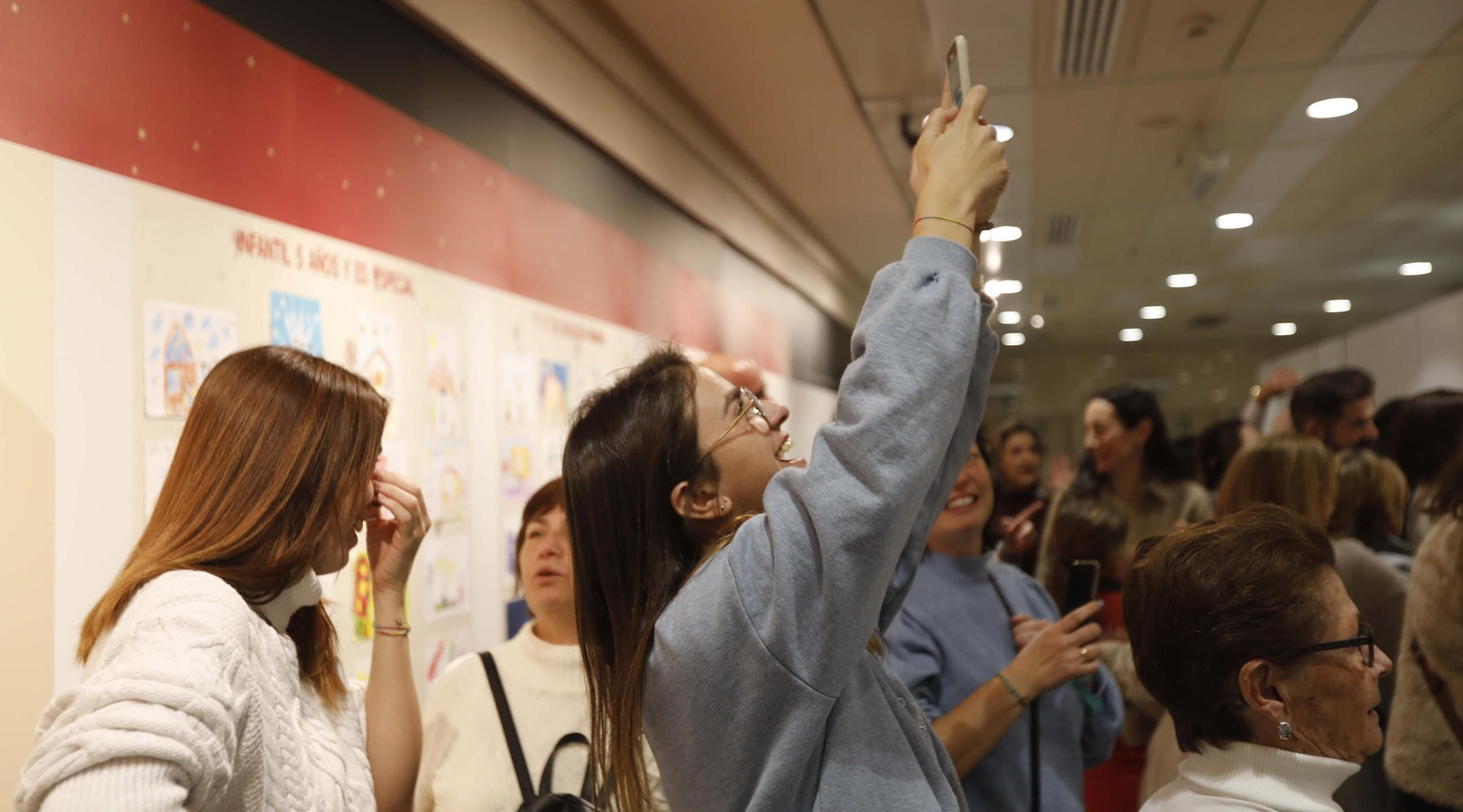 El Corte Inglés de Algeciras entrega los premios del concurso Dibuja y Pinta la Navidad