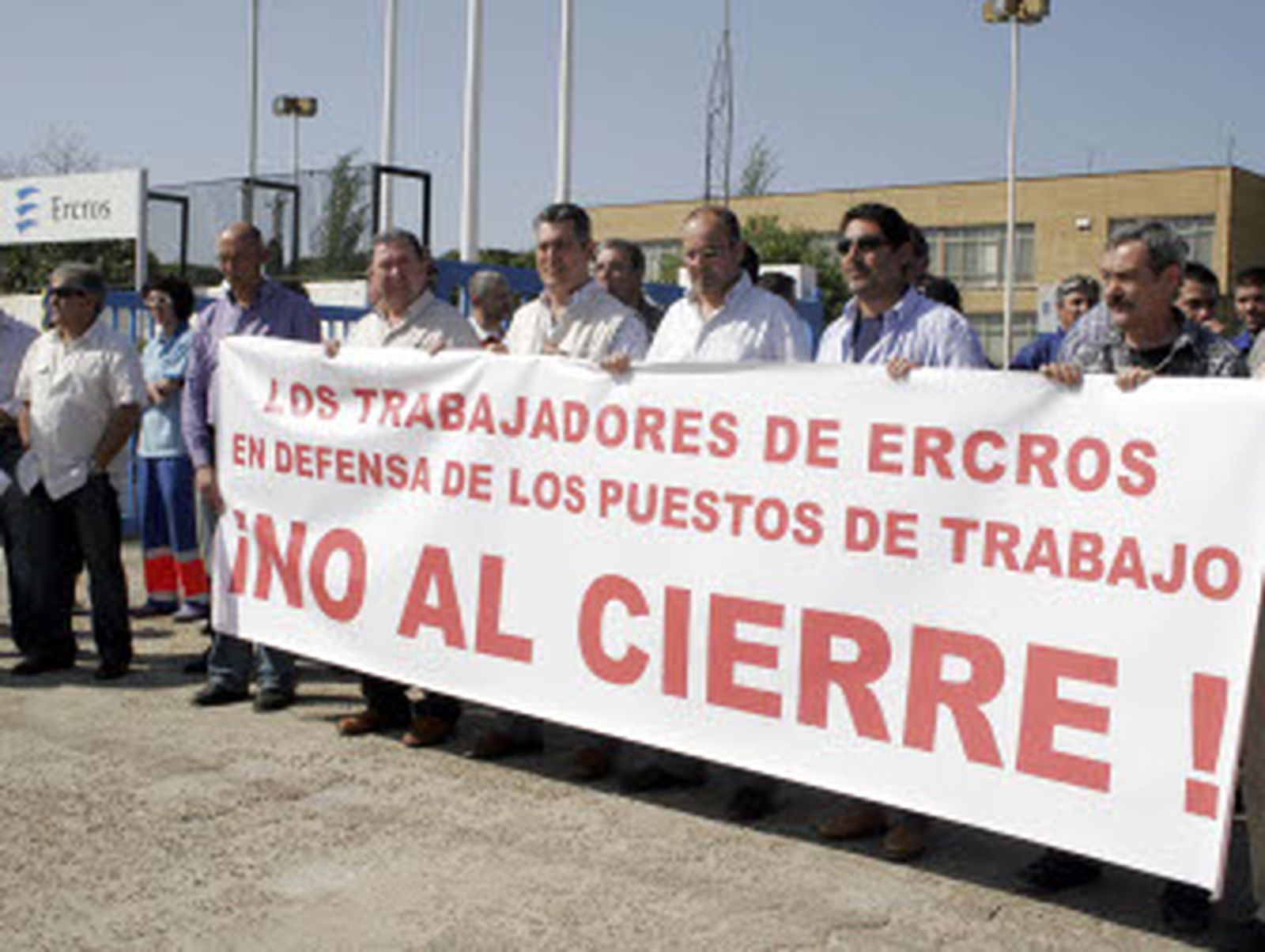 La Junta rechaza el cierre de Ercros y apuesta por la actividad de la fábrica