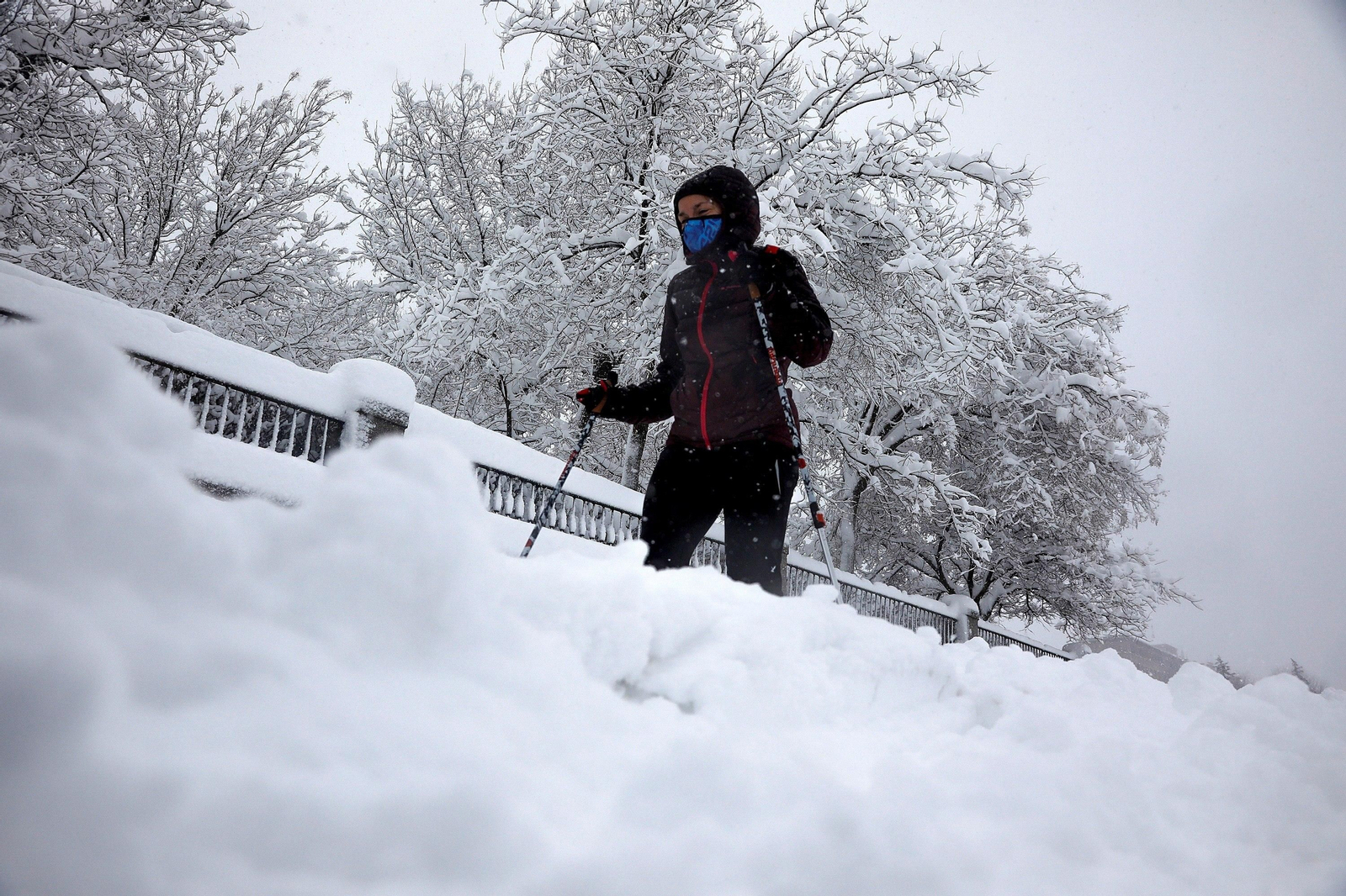 El segundo día del temporal 'Filomena' en imágenes: más nieve y caos