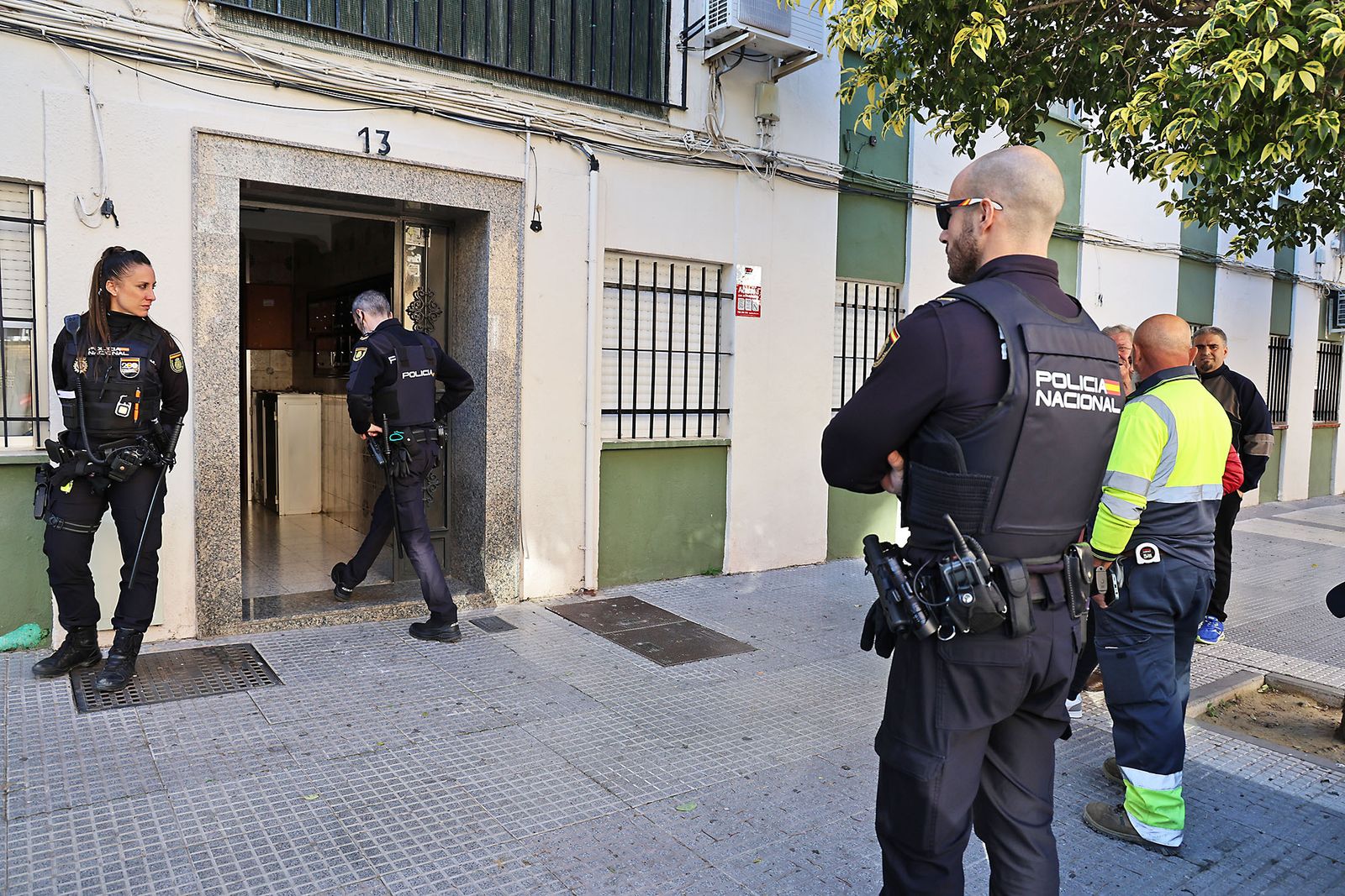 Susto en la calle Legión Española por un incendio en un cuarto de contadores