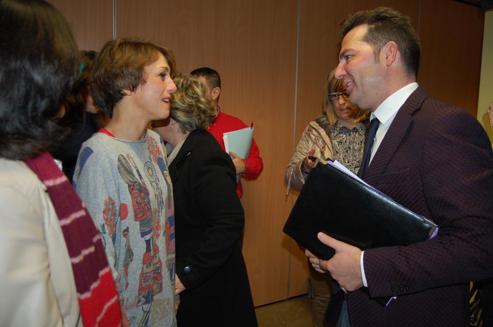 Juana Rivas acudió ayer al pleno presidido por el alcalde, Noel López.