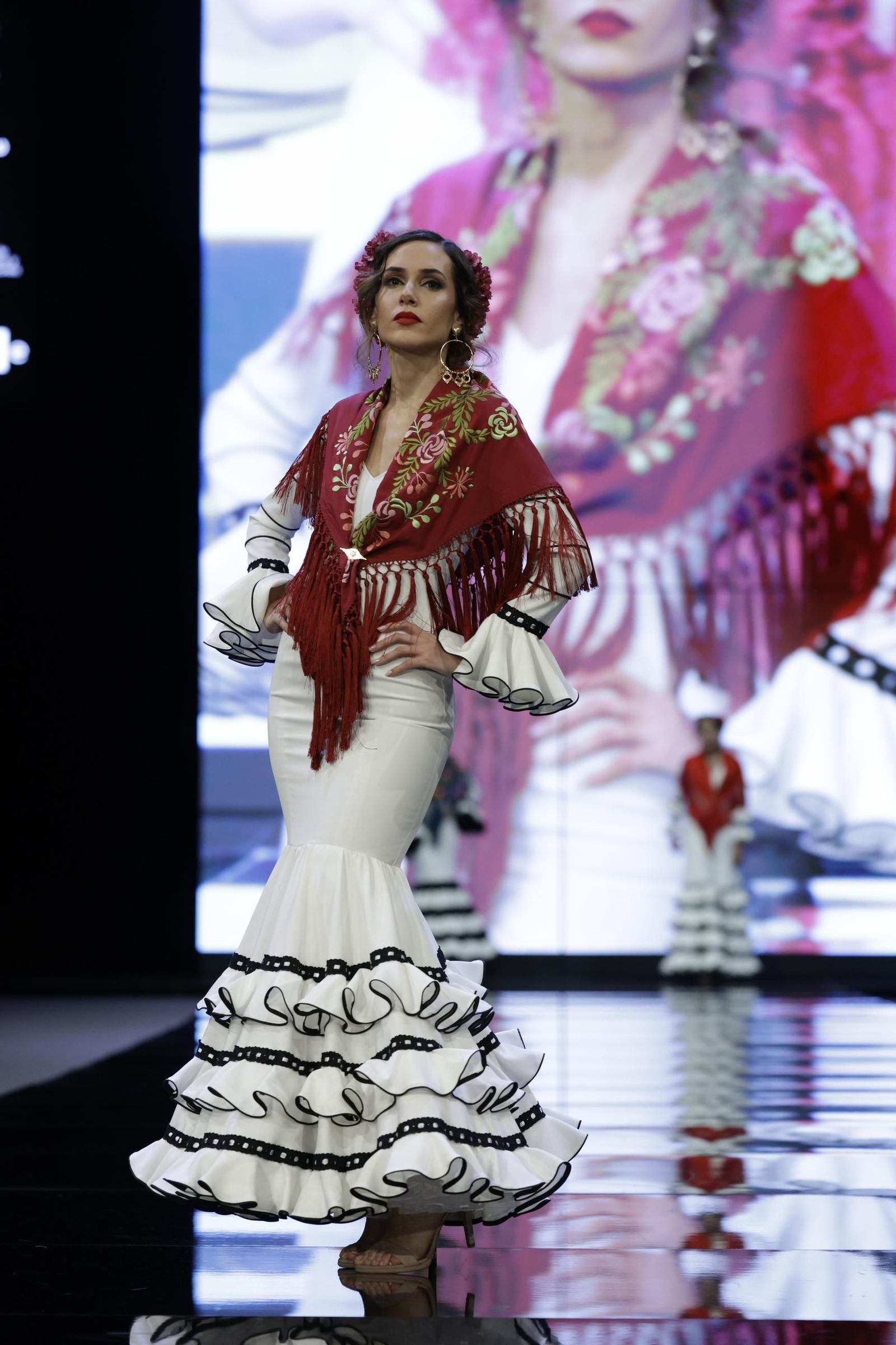 Desfile de Hermanas Serrano en SIMOF 2025, todas las fotos