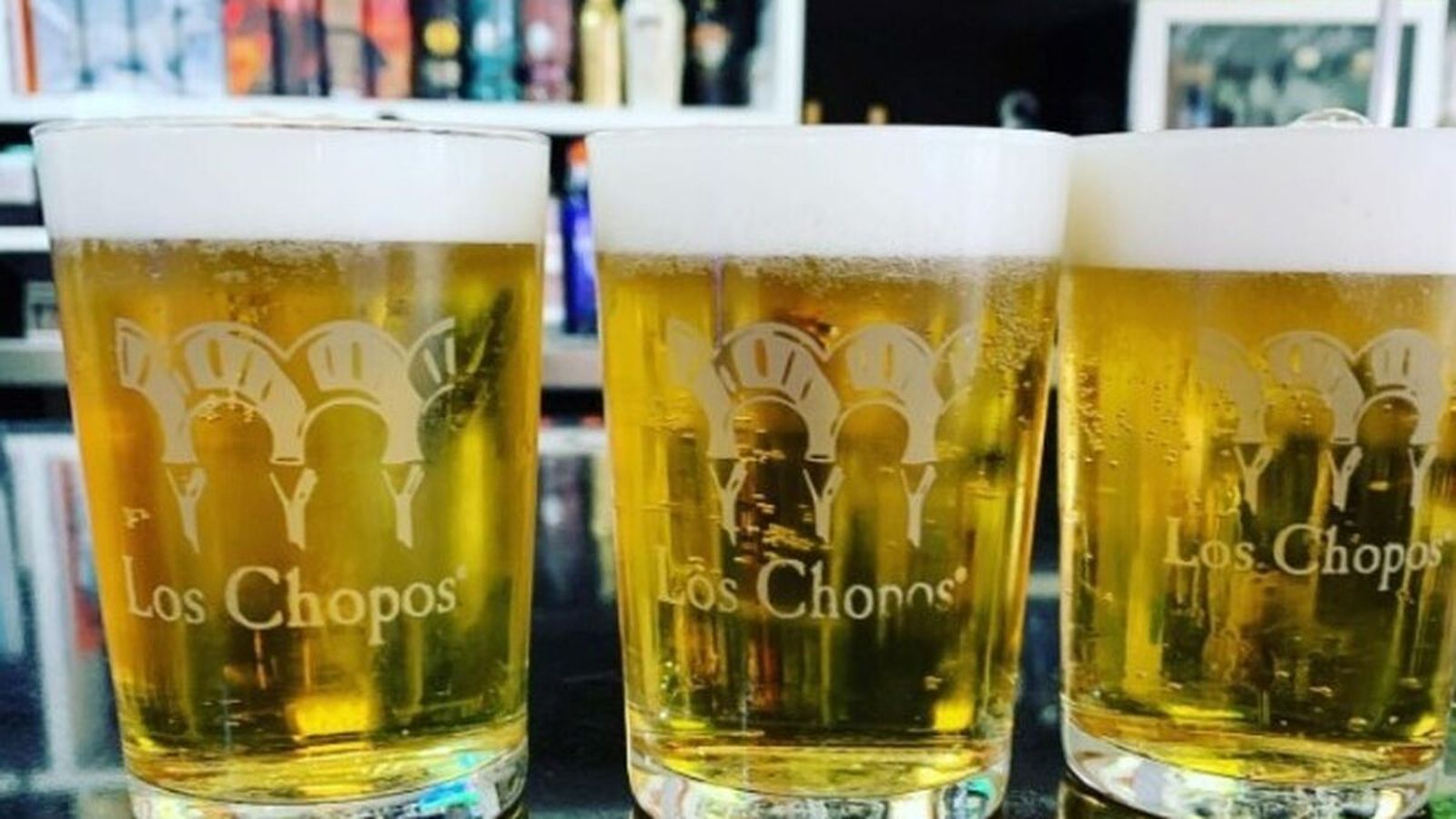 Bar Los Chopos no sólo ofrece cañas bien tiradas, sino cervezas embotelladas variadas