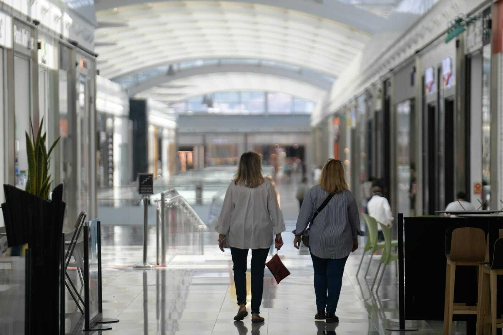 Fotos de la reapertura del centro comercial Nevada Shopping en Granada