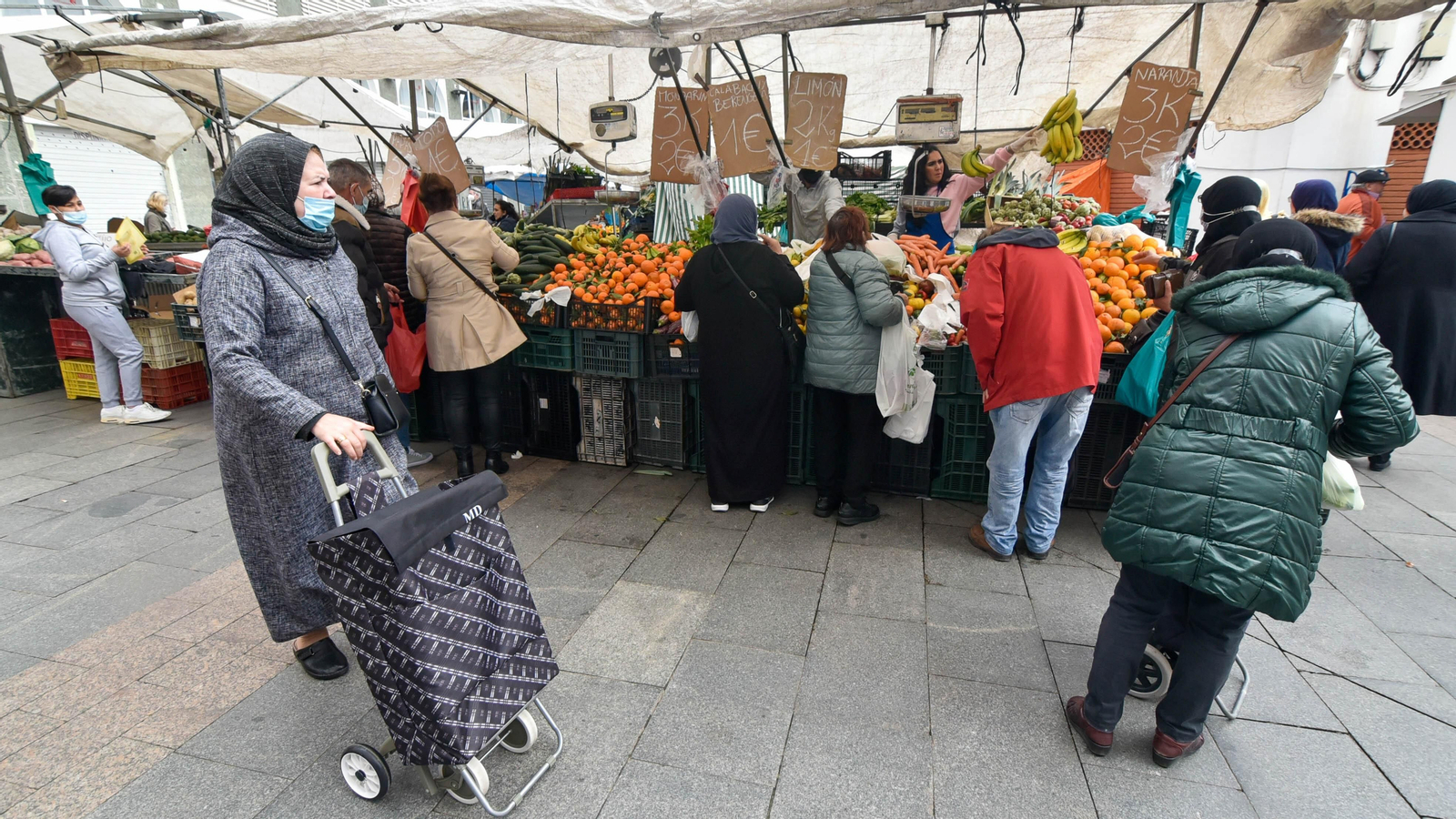 Los mercados de abasto de Algeciras y La Línea tras diez dias  de paros en el transporte