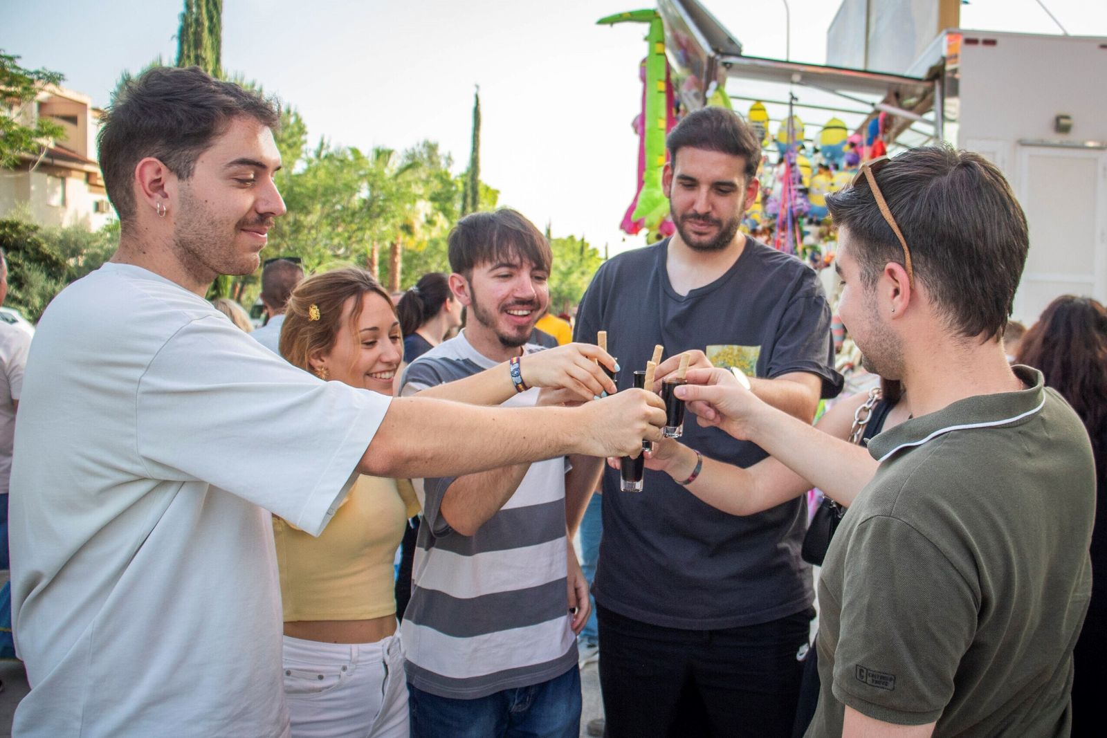 Granada vive un domingo de Corpus marcado por el buen tiempo.