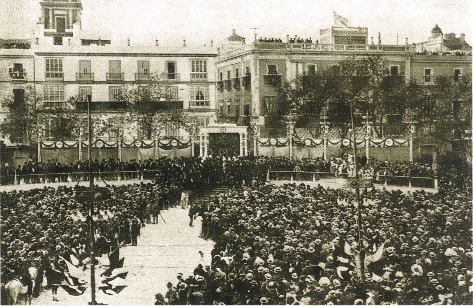 Así se ha tranformado la plaza de San Antonio