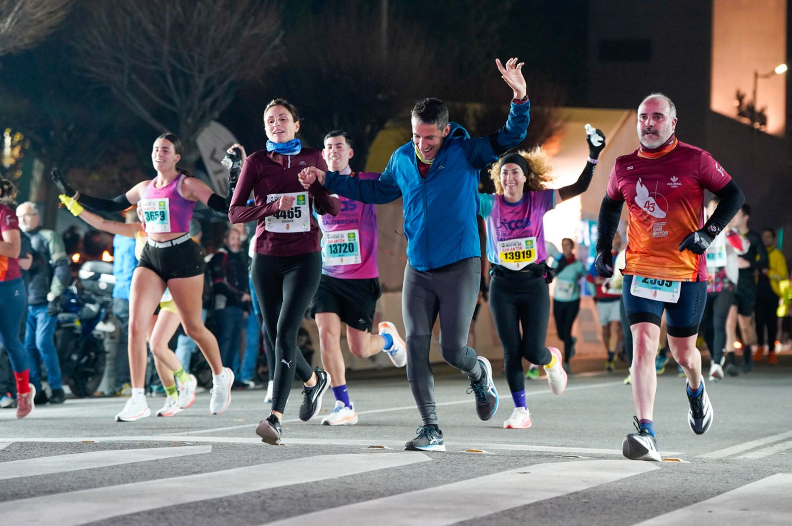 En imágenes: búscate en tu llegada a meta de la Carrera de San Antón 2026 (18)