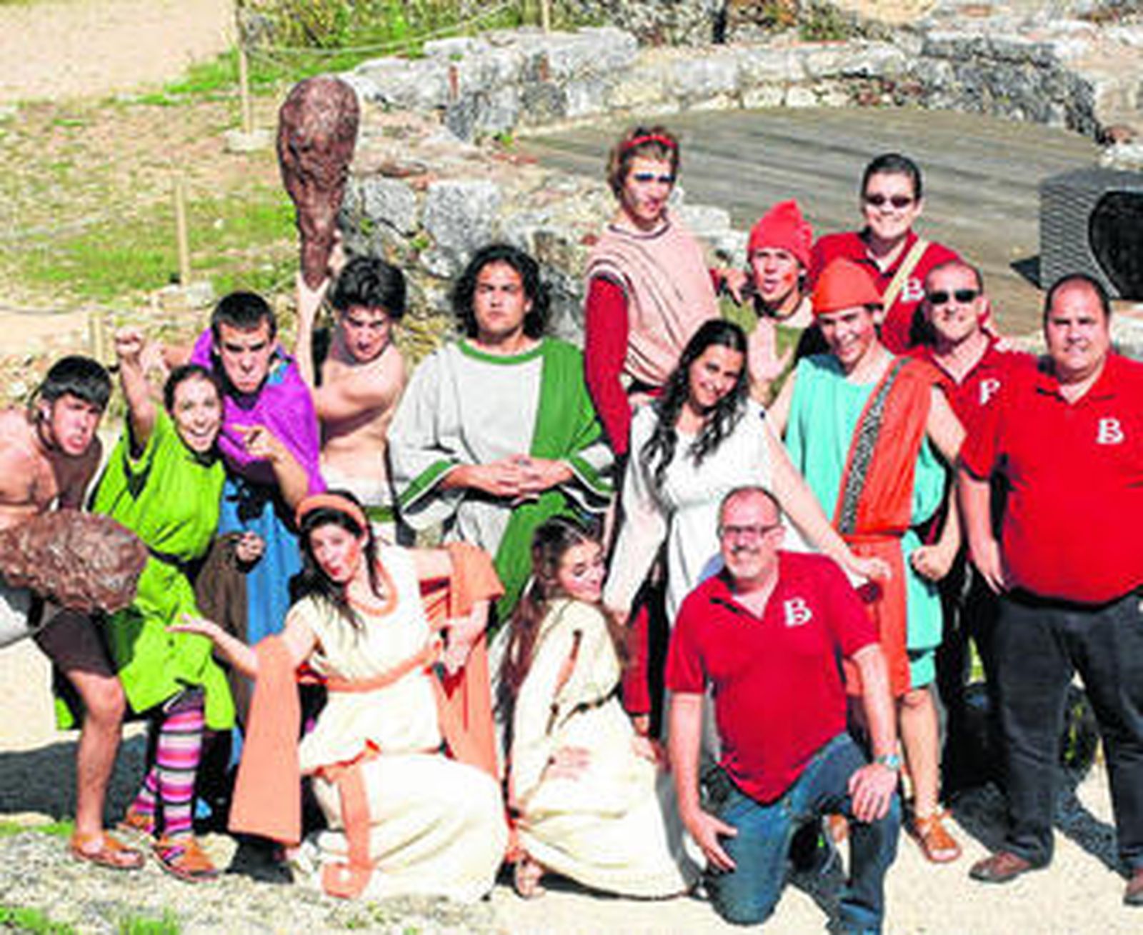 Los integrantes de Balbo Teatro antes de una representación en Coímbra (Portugal).