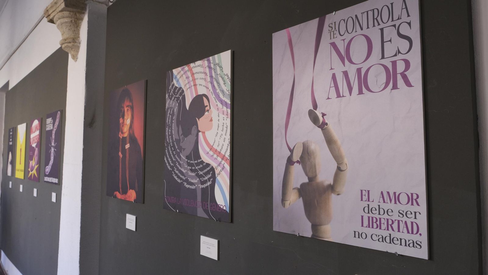 ¿Eres + machista o + racista?, exposición en la Escuela de Artes de Almería, en imágenes
