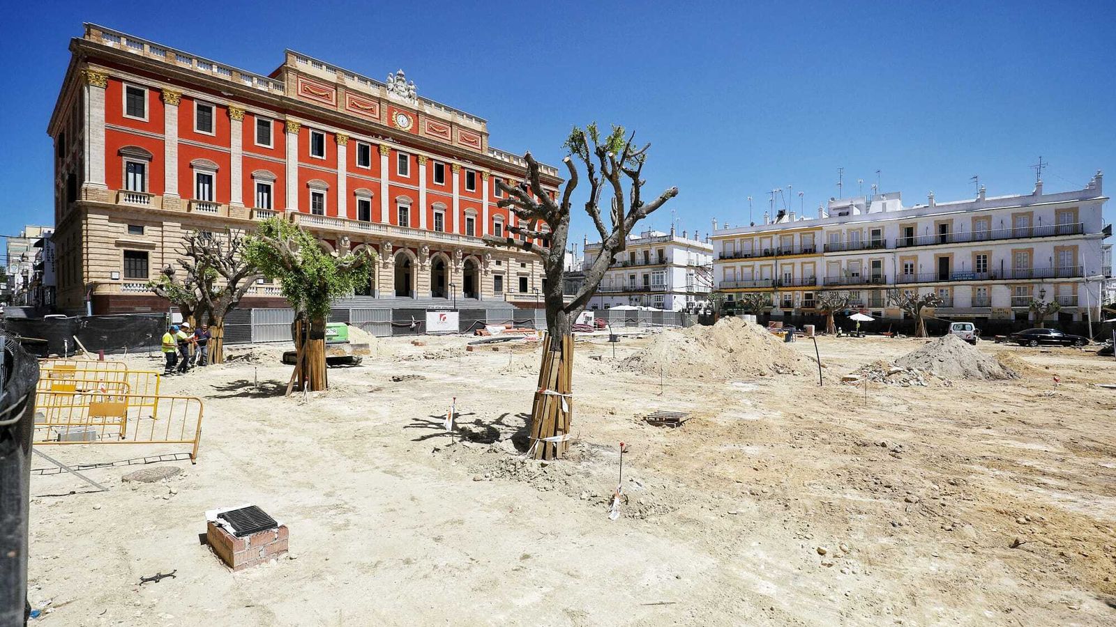 Obras en la plaza del Rey, en una imagen del pasado verano.