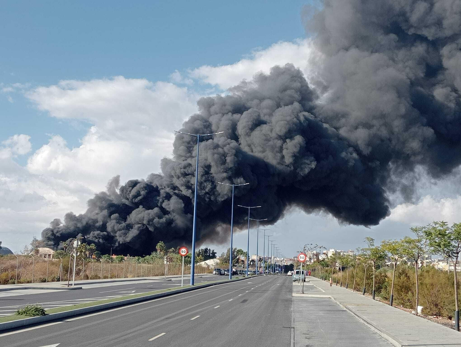 Las imágenes del incendio en la nave de Antonio España Gestión de Residuos.