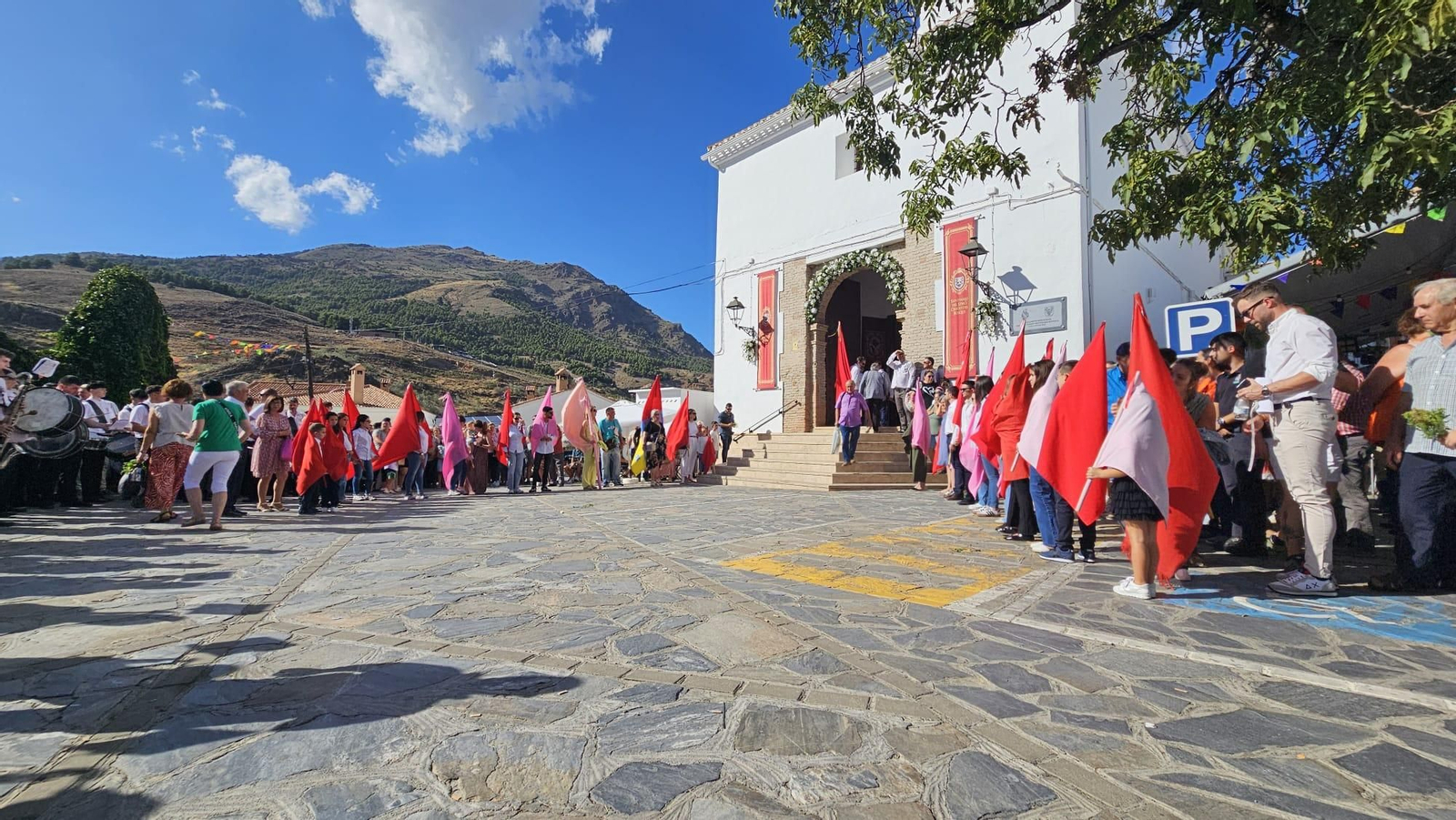 Así ha sido la salida procesional del Santo Cristo del Bosque en Bacares