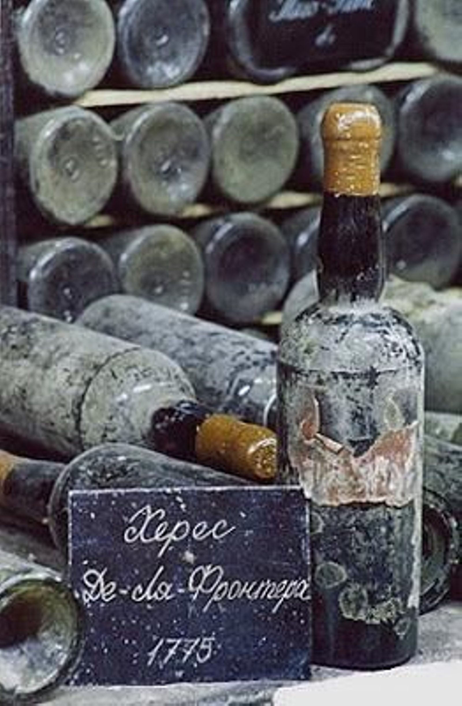 Vino de Jerez de 1775 con el nombre en cirílico que dio pie al conflicto diplomático.